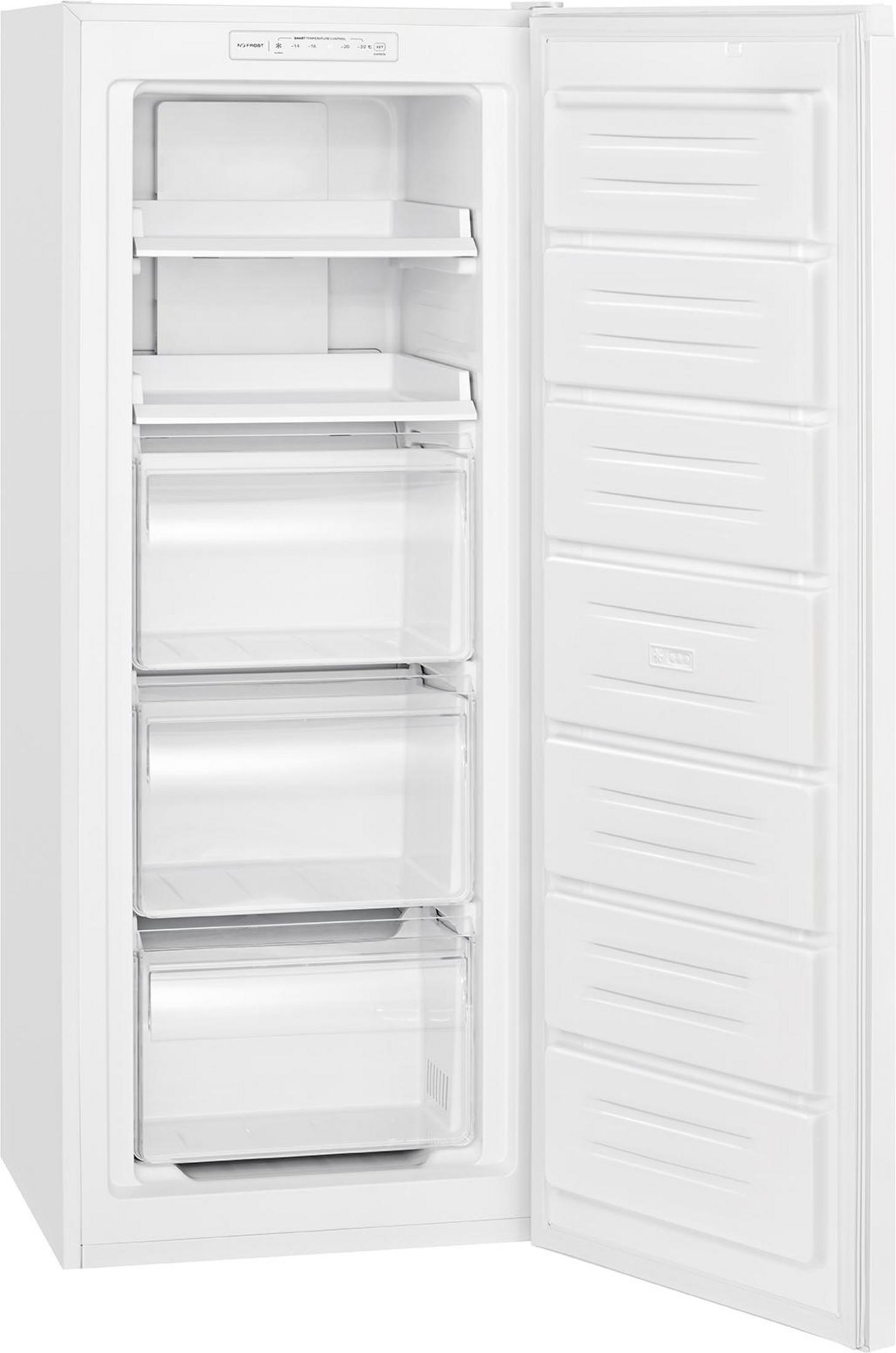 Weißer Gefrierschrank, Tür offen, mit Regalen und Schubladen innen.