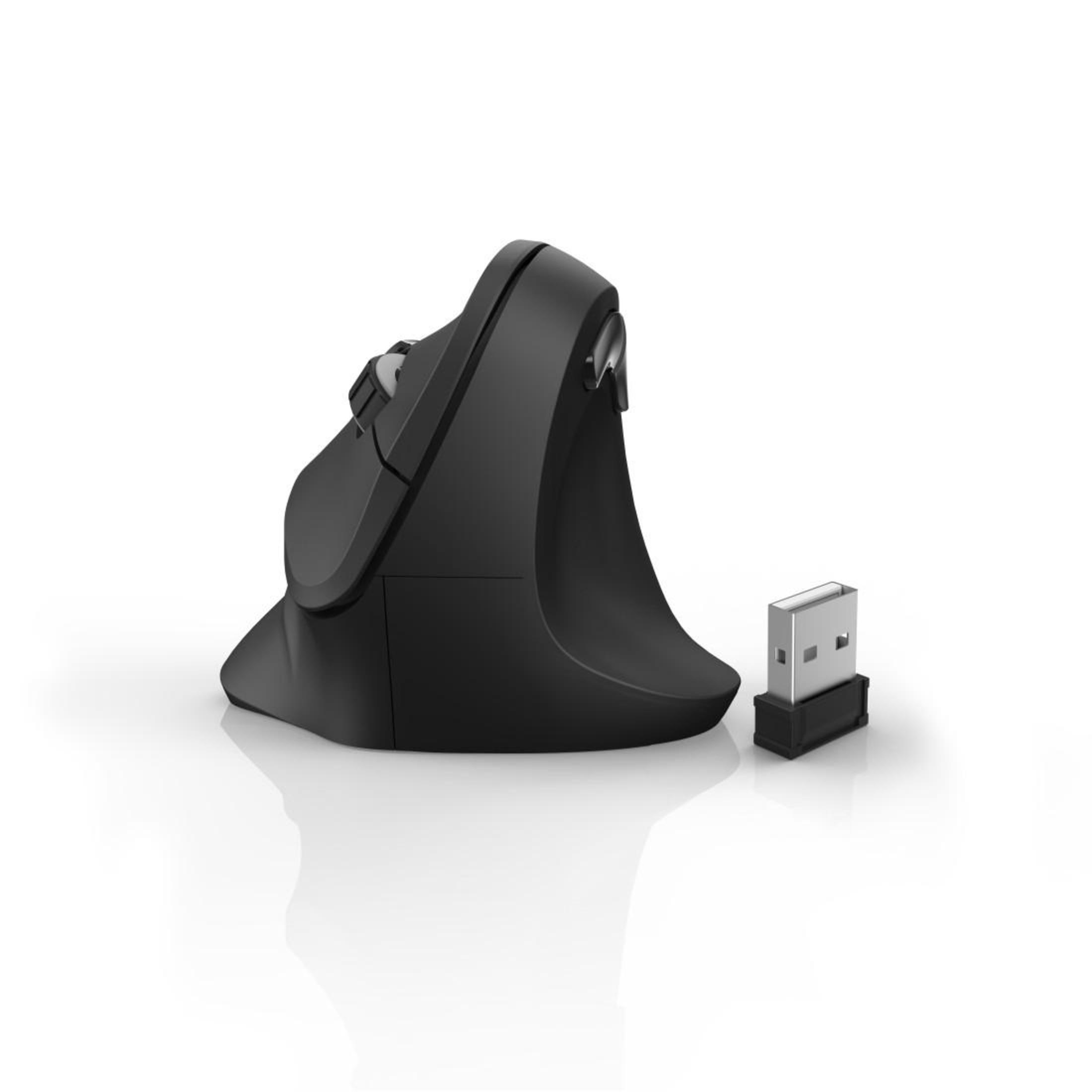 Mouse ergonomico verticale nero con ricevitore USB su superficie bianca.
