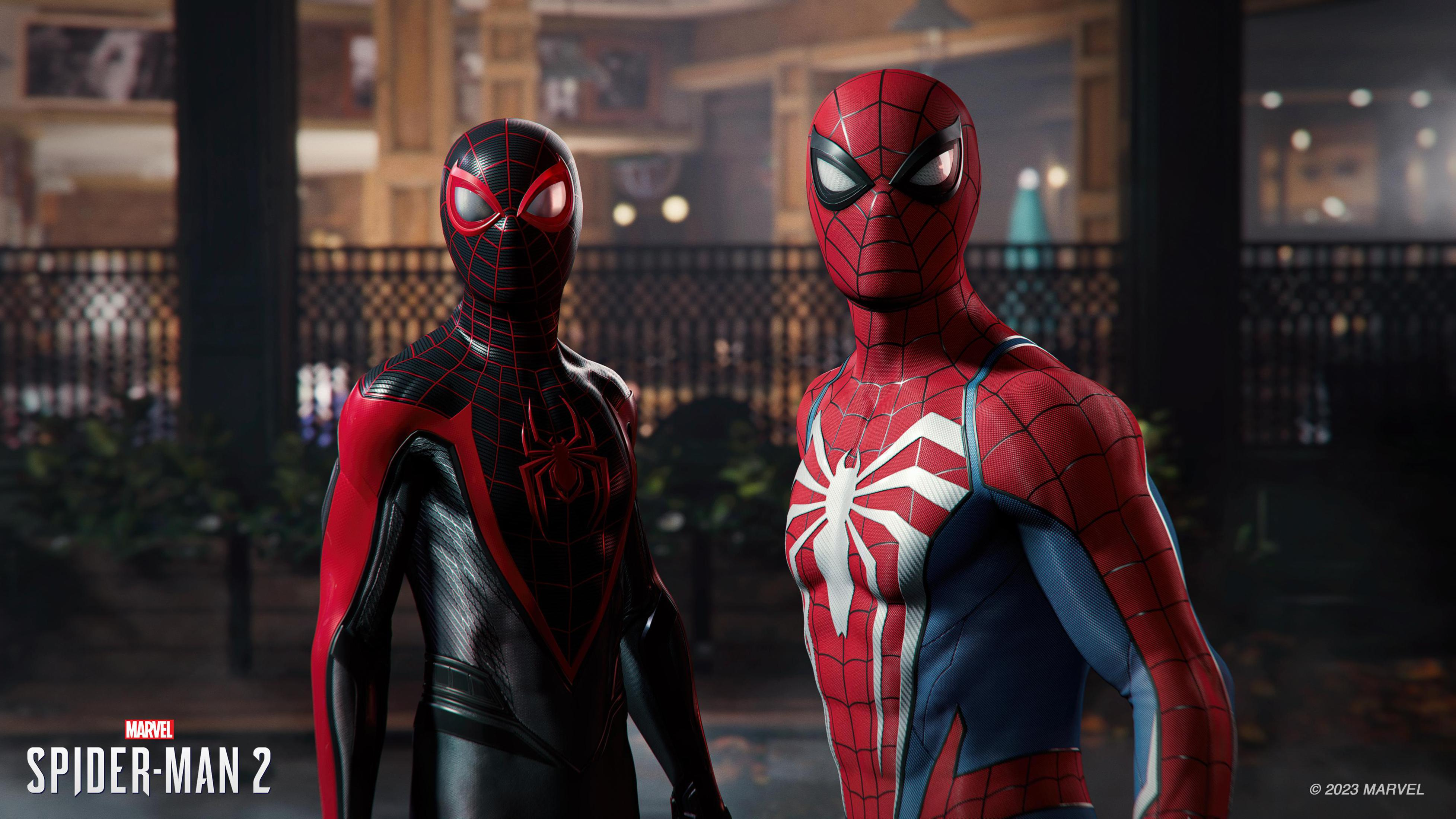 Due personaggi di Spider-Man in costume, Miles Morales a sinistra e Peter Parker a destra.