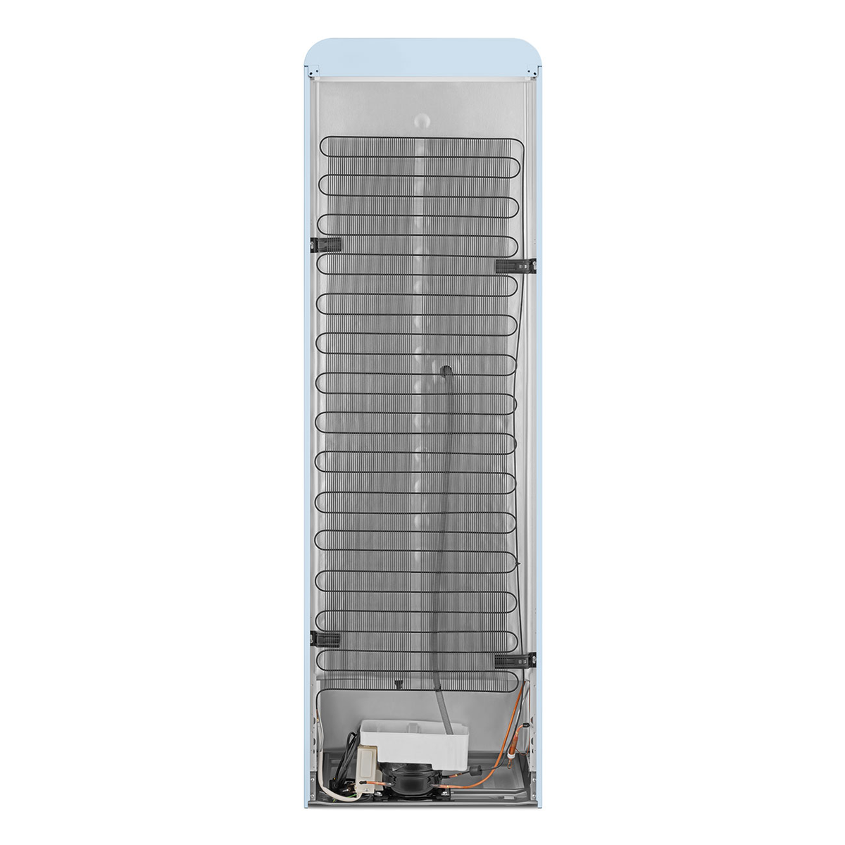 Parte trasera de un refrigerador celeste, mostrando sus componentes internos y bobinas.
