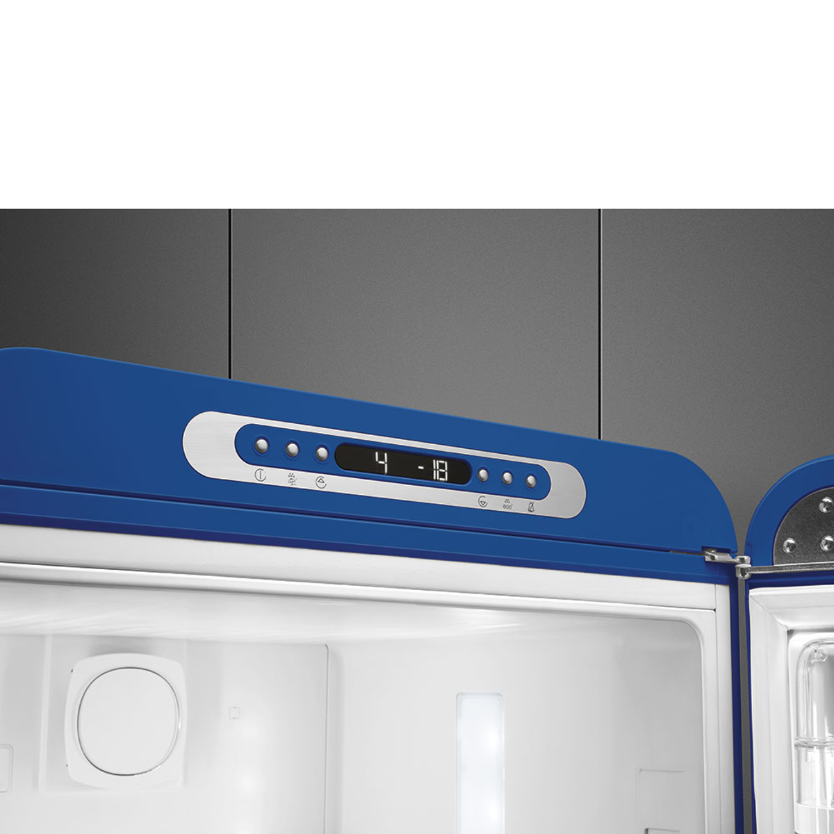 Panel de control azul de nevera con pantalla '4' y '-18'.