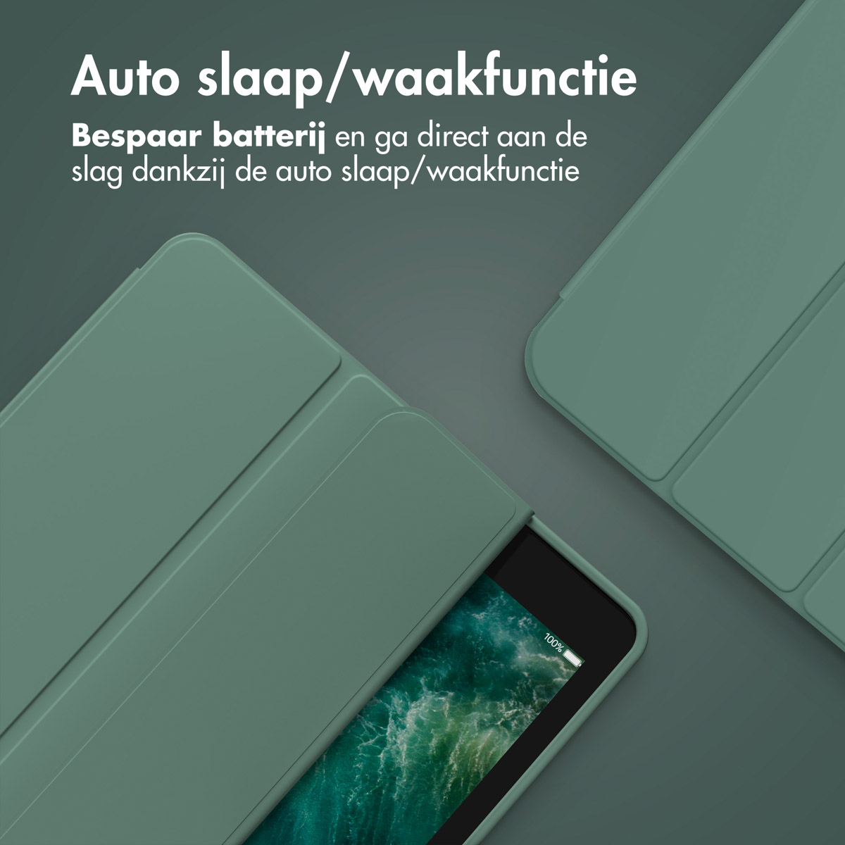 Tablet met groene hoes open, toont 100% batterij. Een andere hoes bovenop.