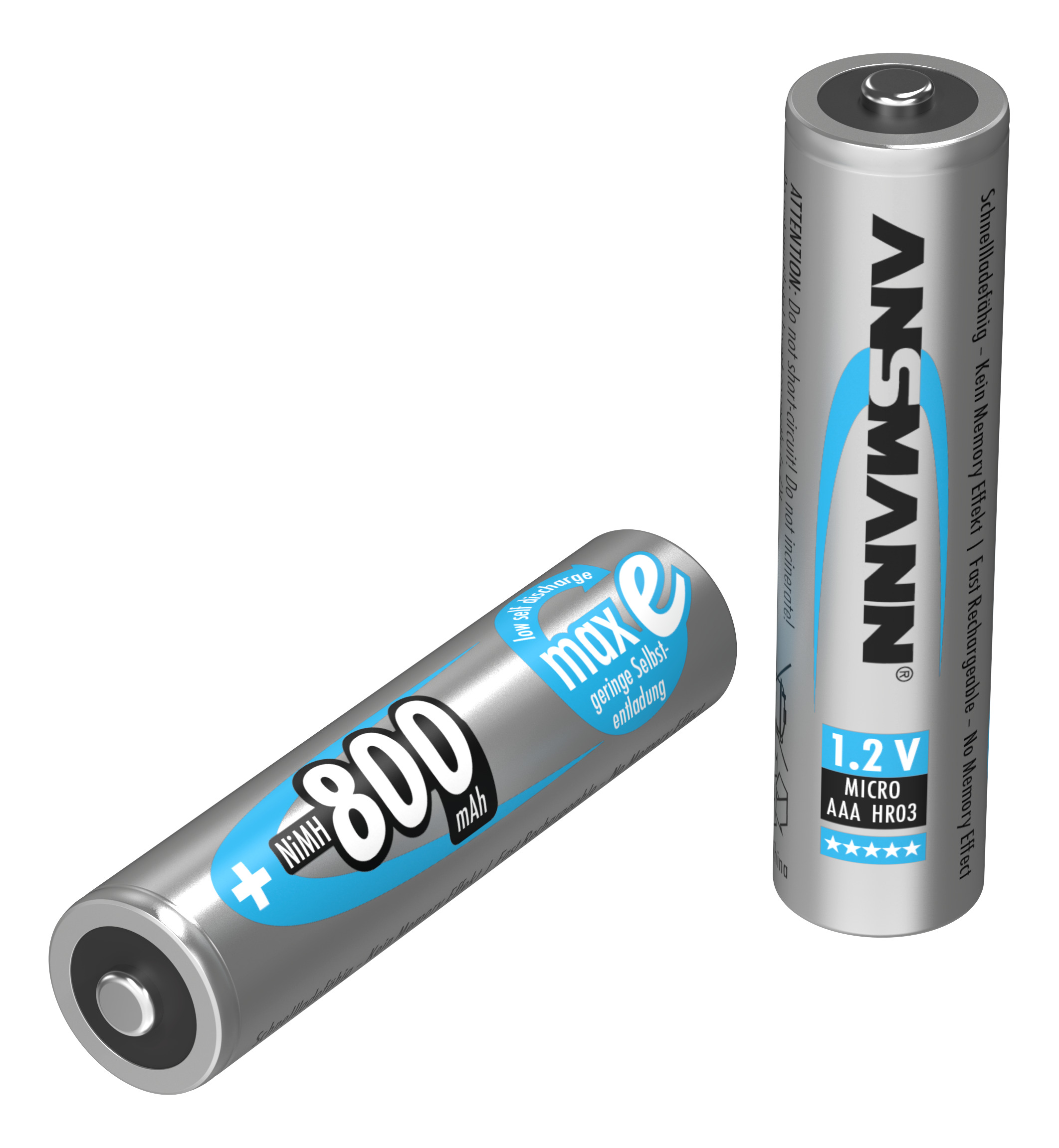 Zwei silberne und blaue Batterien. Eine liegt, eine steht auf.