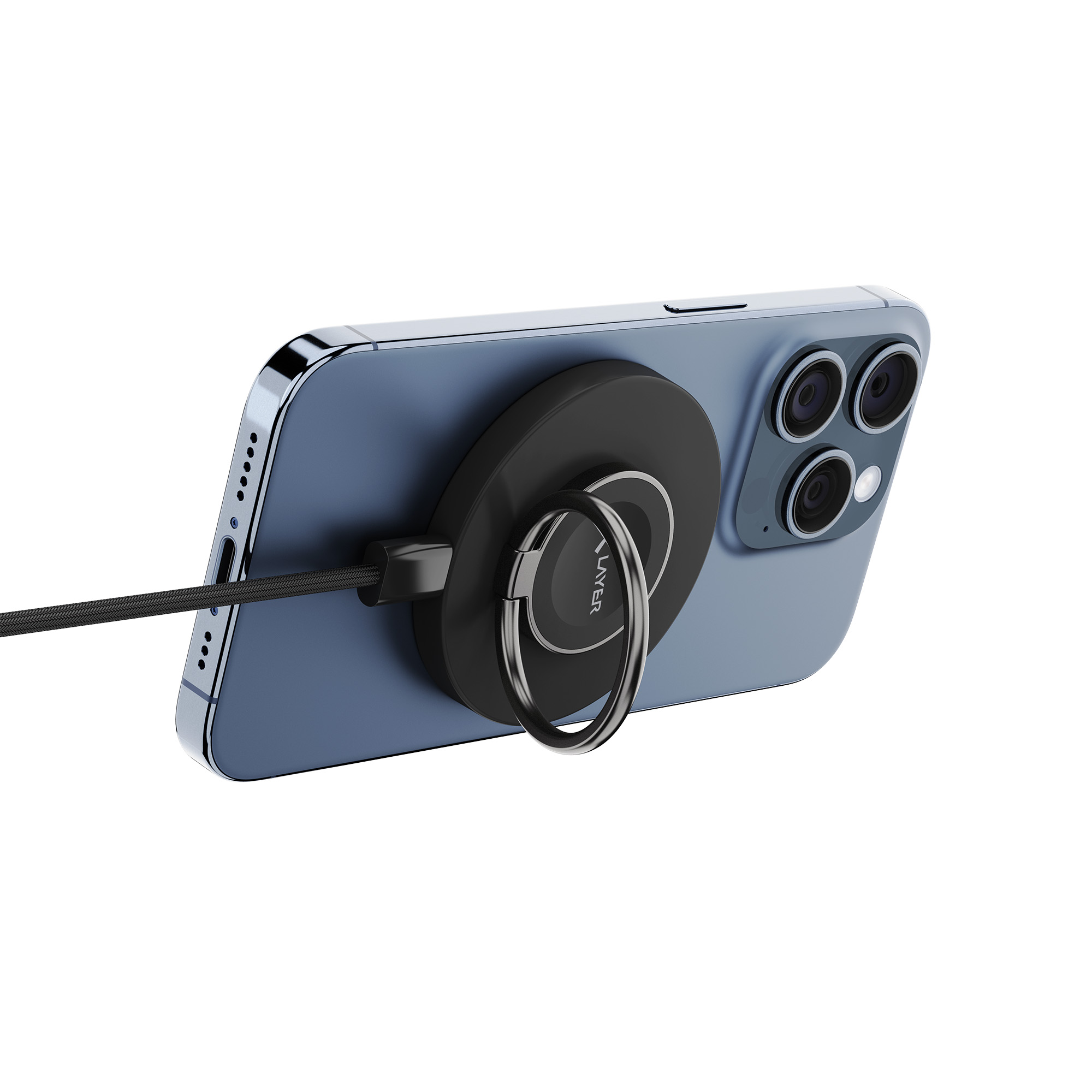 Blaues Telefon mit einem schwarzen Ring auf der Rückseite und einem Ladekabel. Weißer Hintergrund.