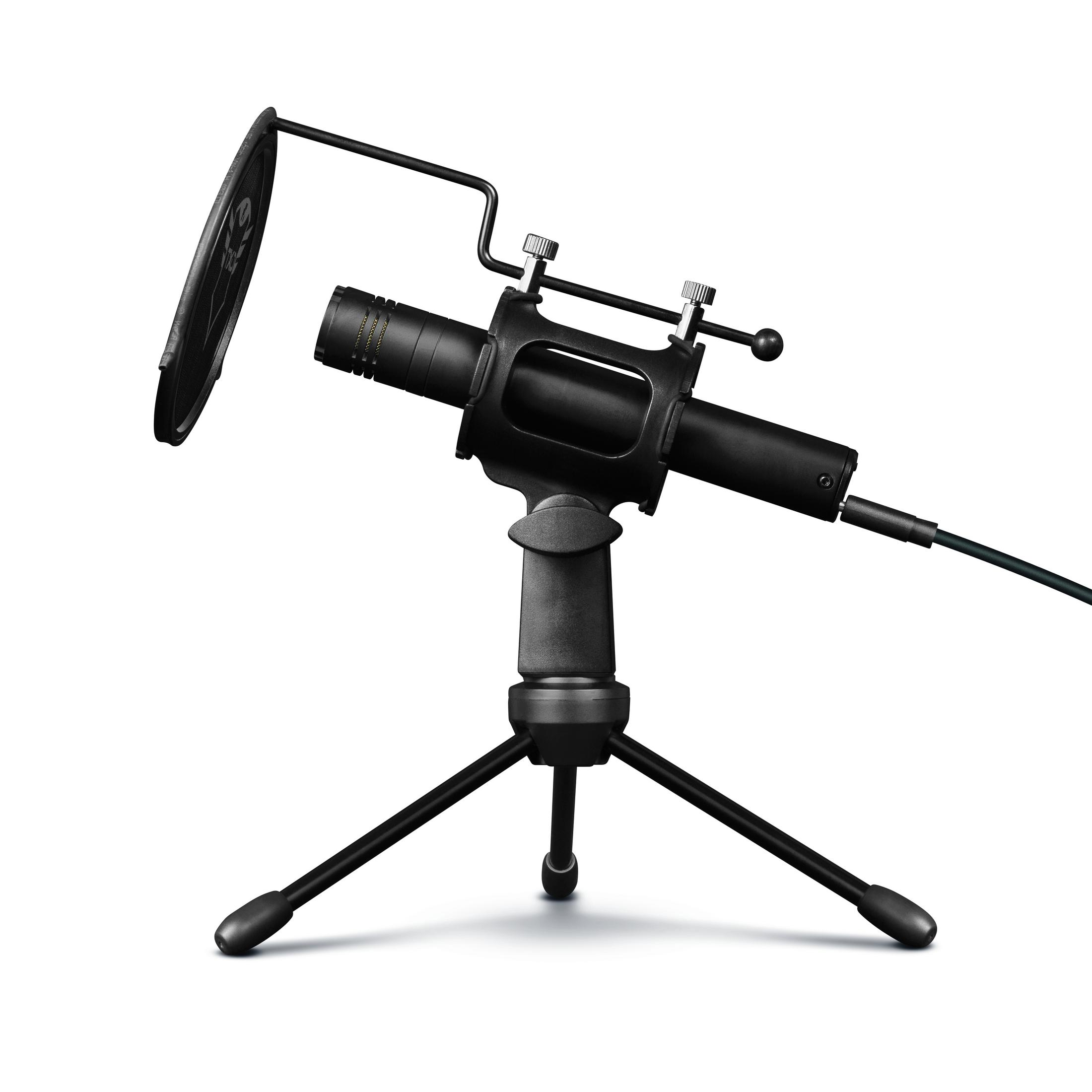 Czarny mikrofon na statywie z filtrem pop, ustawienie studyjne na białym tle.