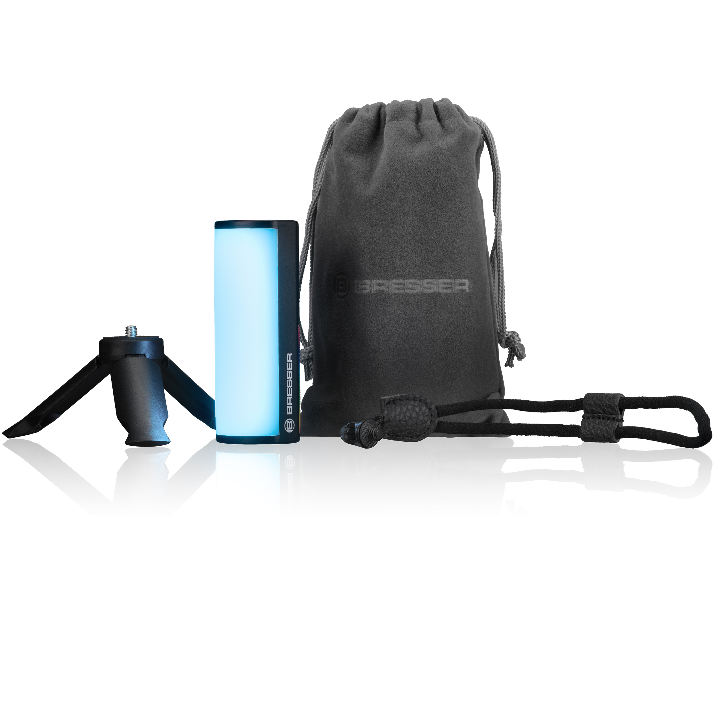 Kit de luz de estudio portátil. Incluye luz, trípode y bolsa de transporte. Fondo blanco.