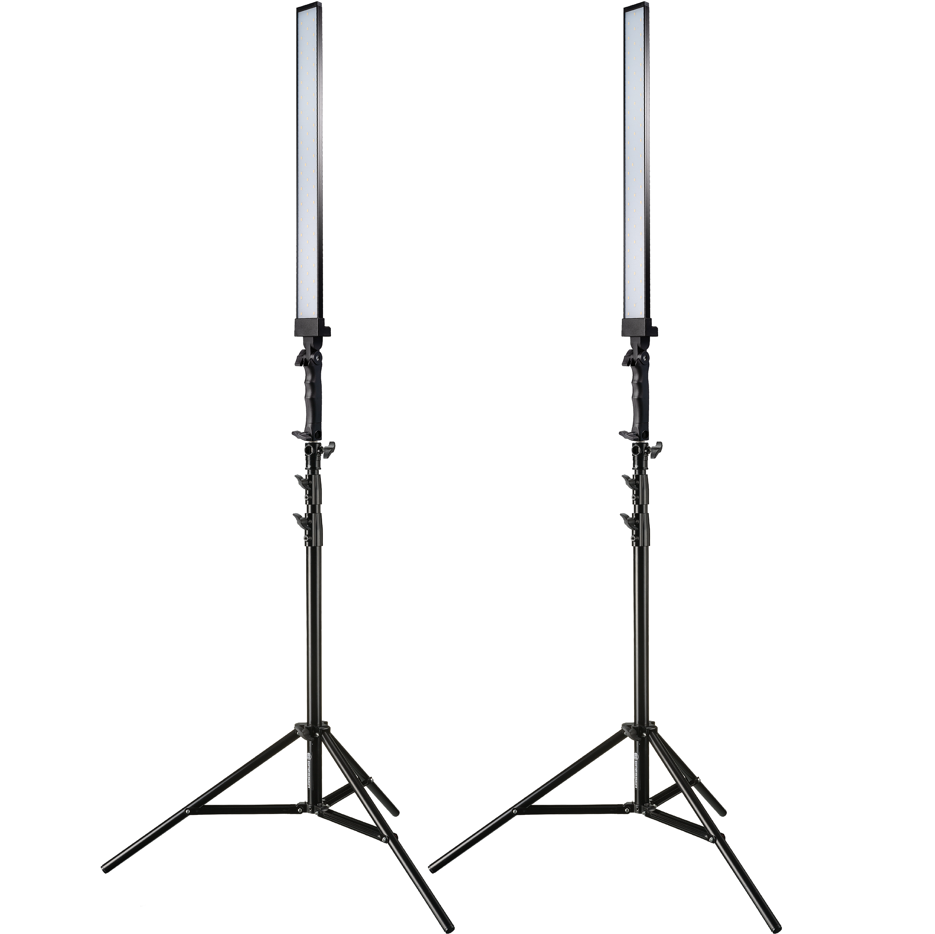 Twee LED-lichtstaven op statieven, geïsoleerd op een witte achtergrond.