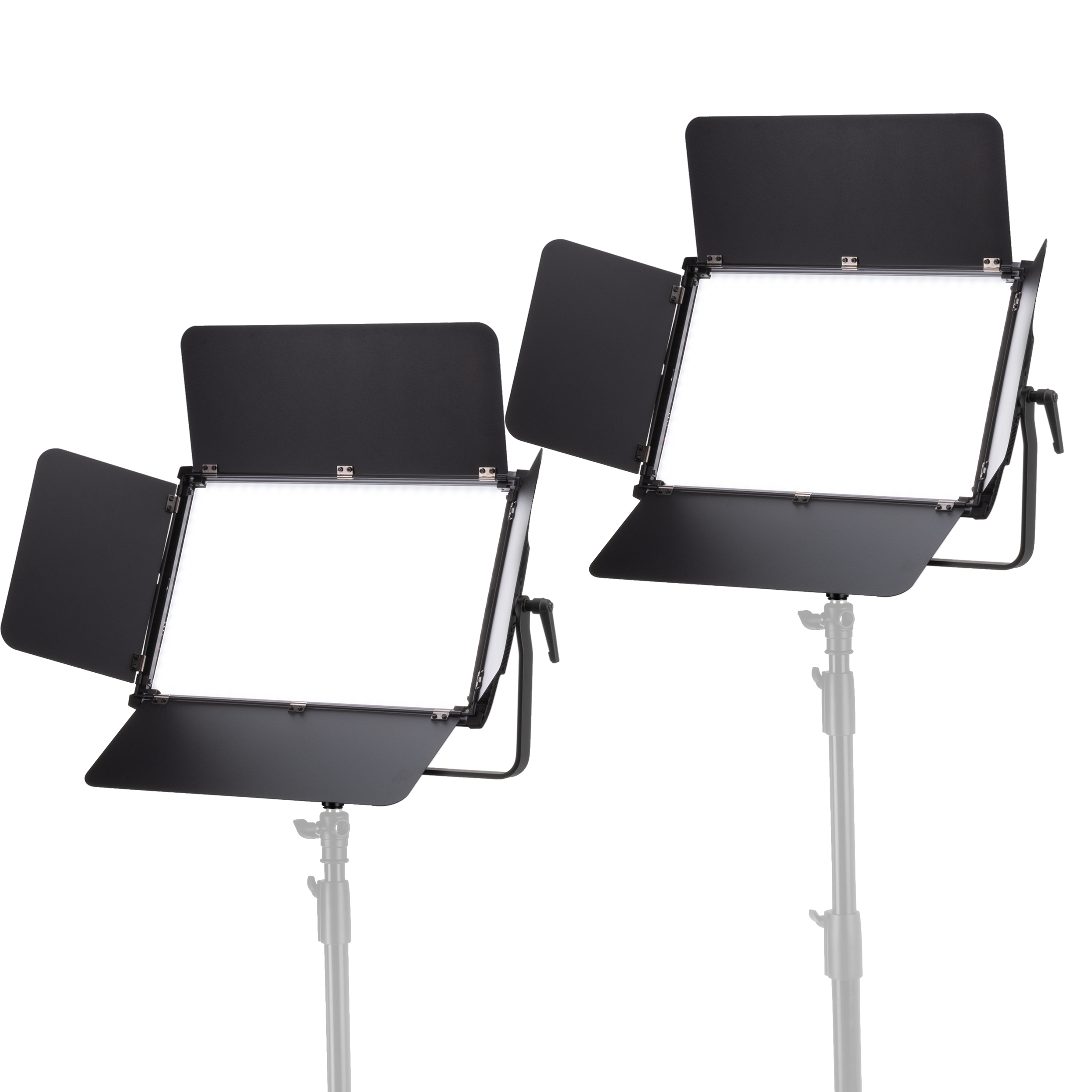 Dos luces LED negras, cada una sobre un soporte, con solapas ajustables. Fondo blanco.