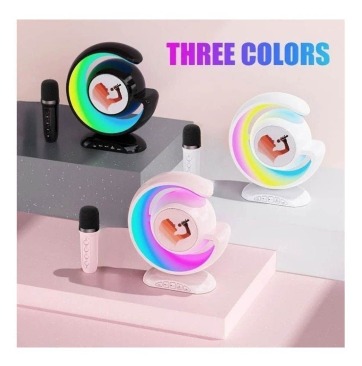 Tre altoparlanti con microfoni, ciascuno con una diversa combinazione di colori.