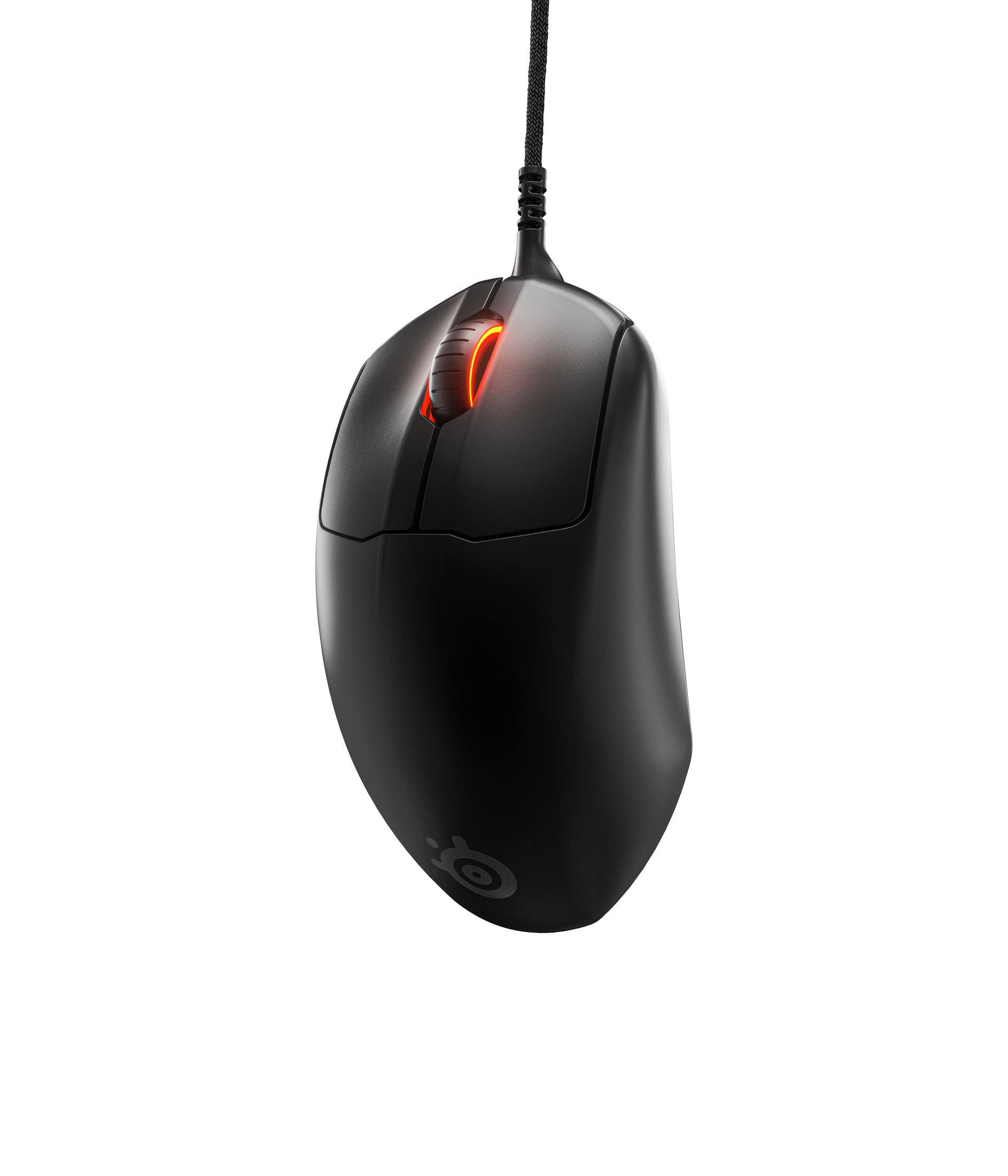 Mouse da gioco nero con accenti rossi illuminati, appeso su sfondo bianco.