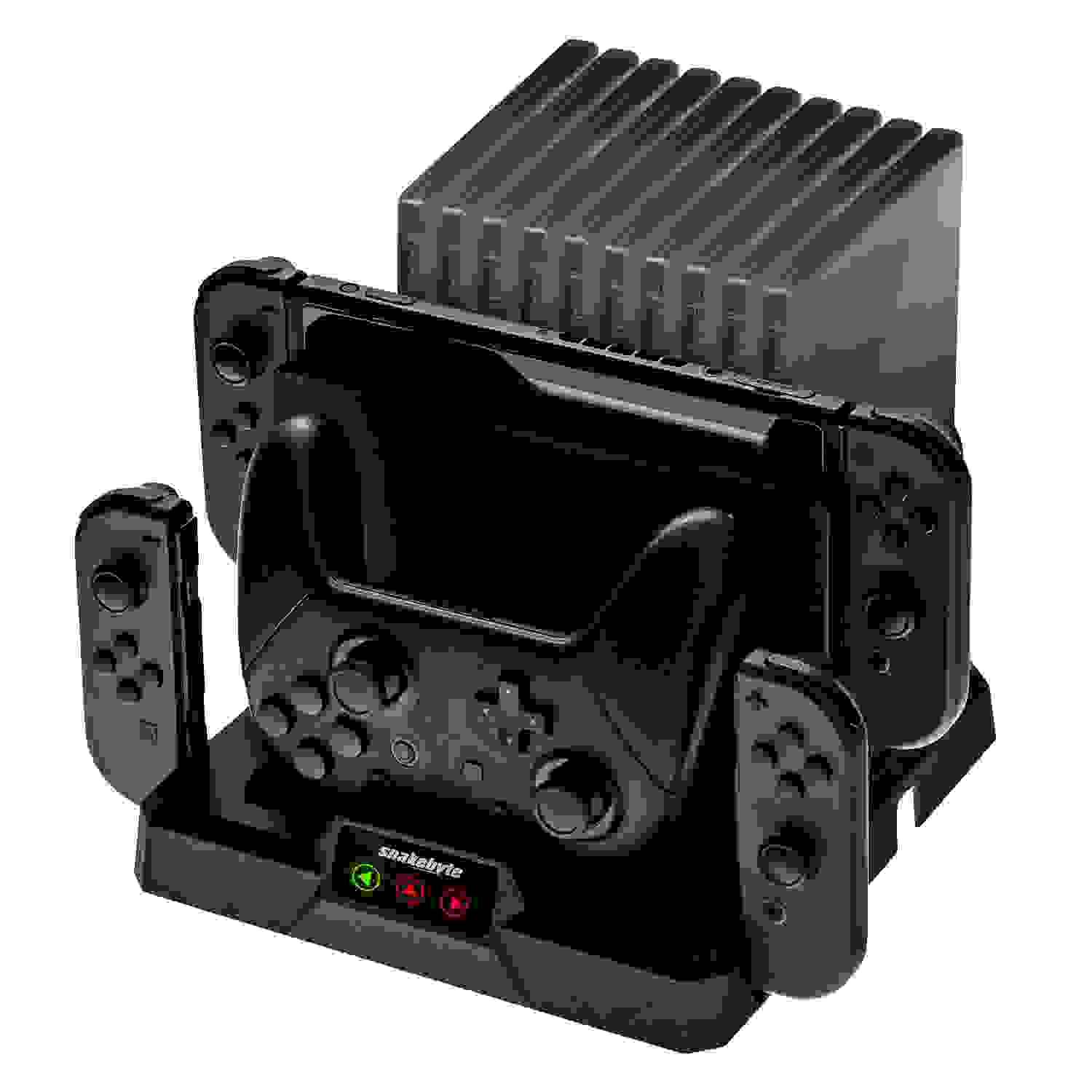 Schwarze Ladestation mit Switch-Konsole und Controllern. Weißer Hintergrund.