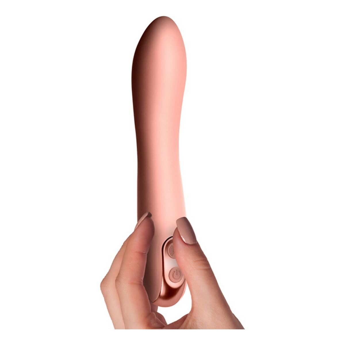 Hand mit Nägeln hält ein pinkes Sexspielzeug. Das Spielzeug ist in der Mitte. Weißer Hintergrund.