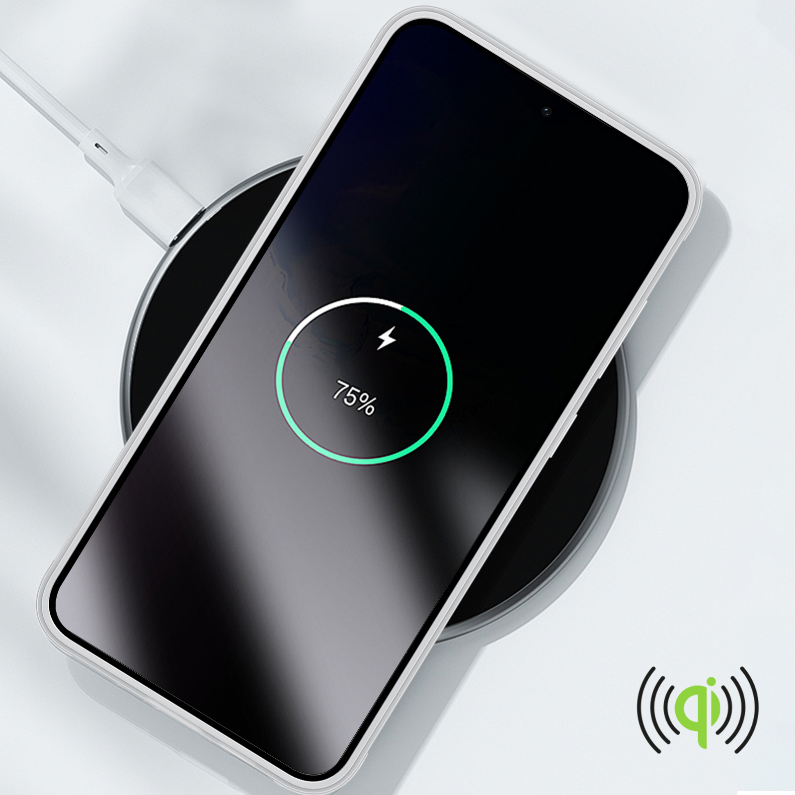 Een telefoon draadloos aan het opladen. Het scherm toont 75% lading met een Qi-symbool.
