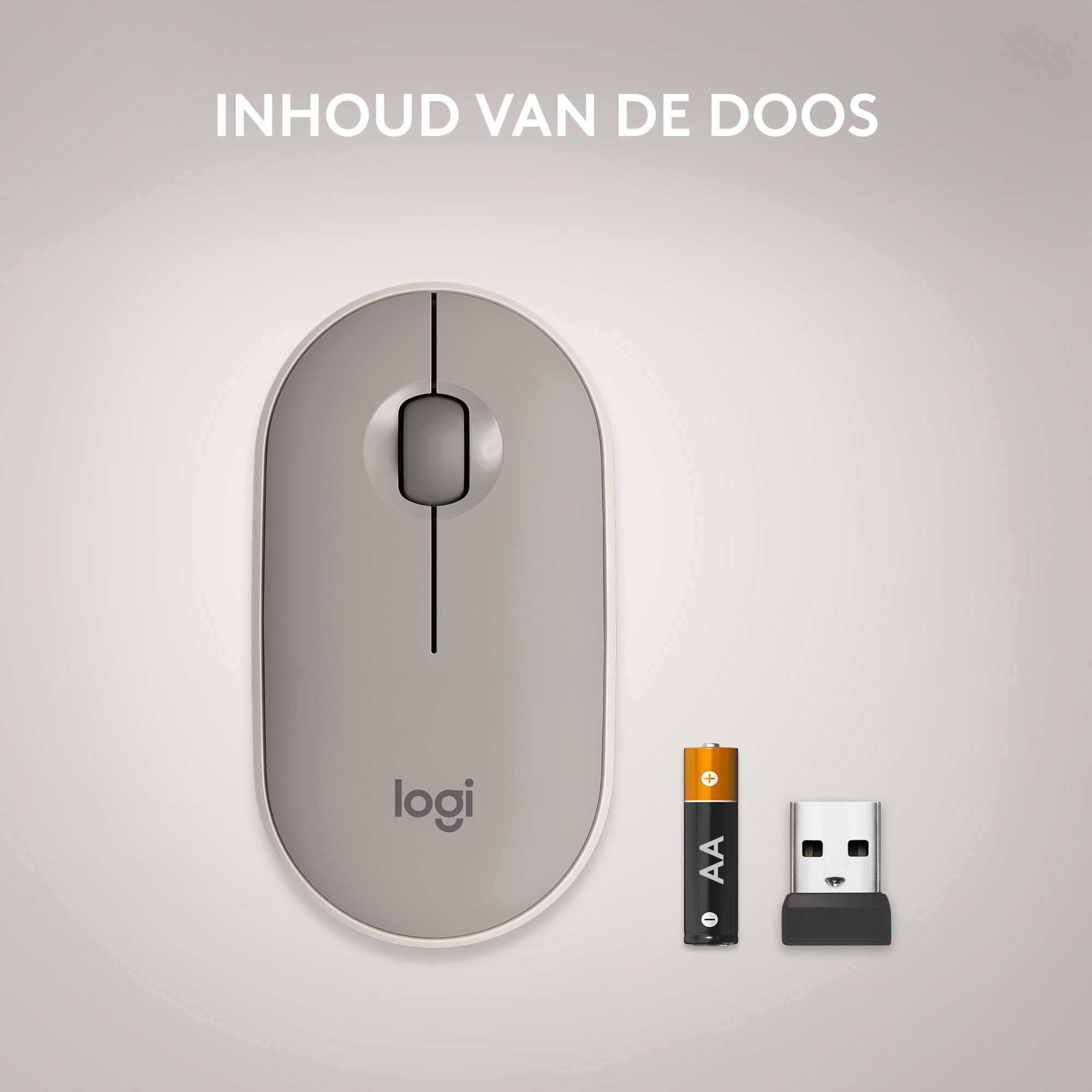 Een grijze muis, een batterij en een USB-ontvanger op een witte achtergrond. De tekst luidt 'INHOOD VAN DE DOOS'.