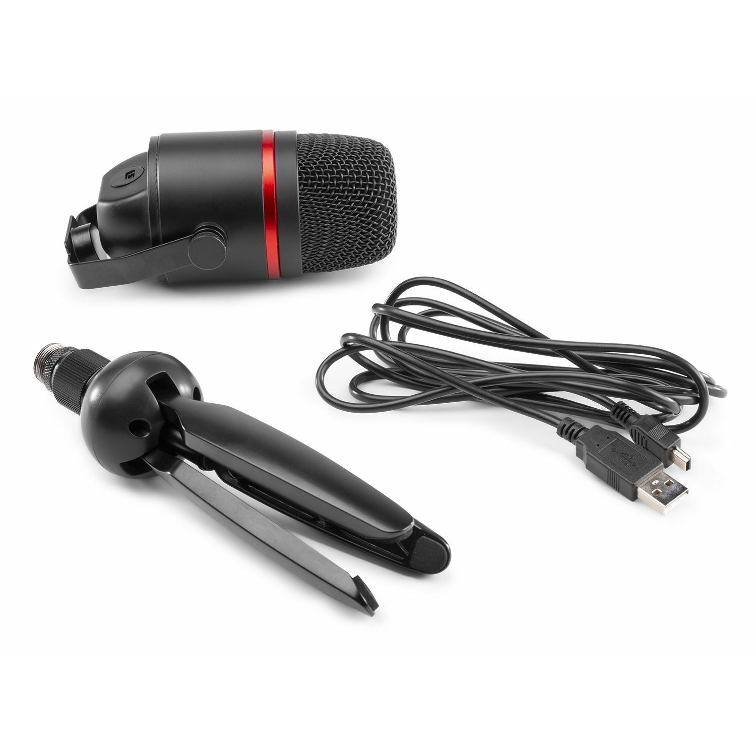 Un micrófono negro, soporte y cable USB sobre un fondo blanco.
