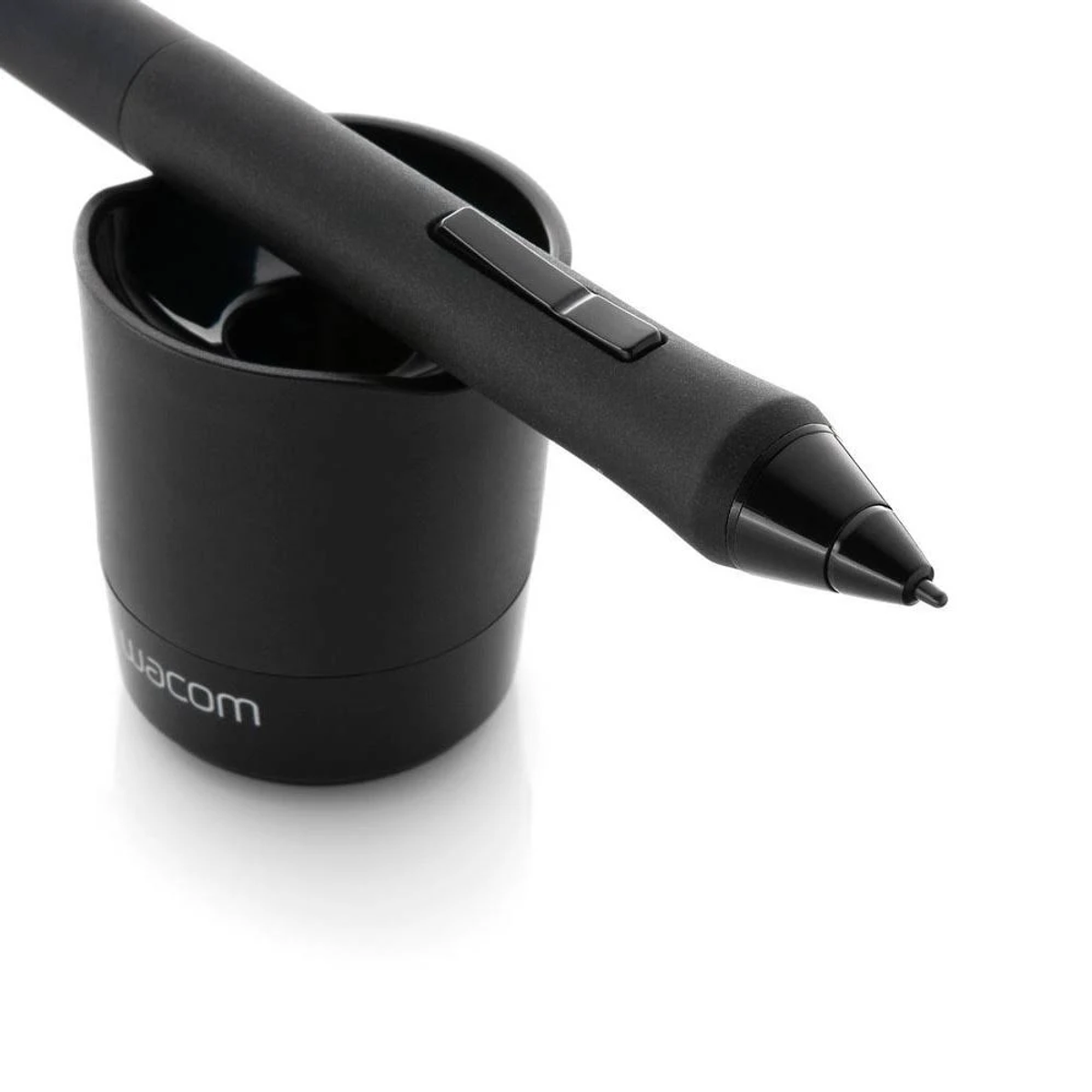 Penna stilo nera in un portapenne nero. Testo Wacom visibile.