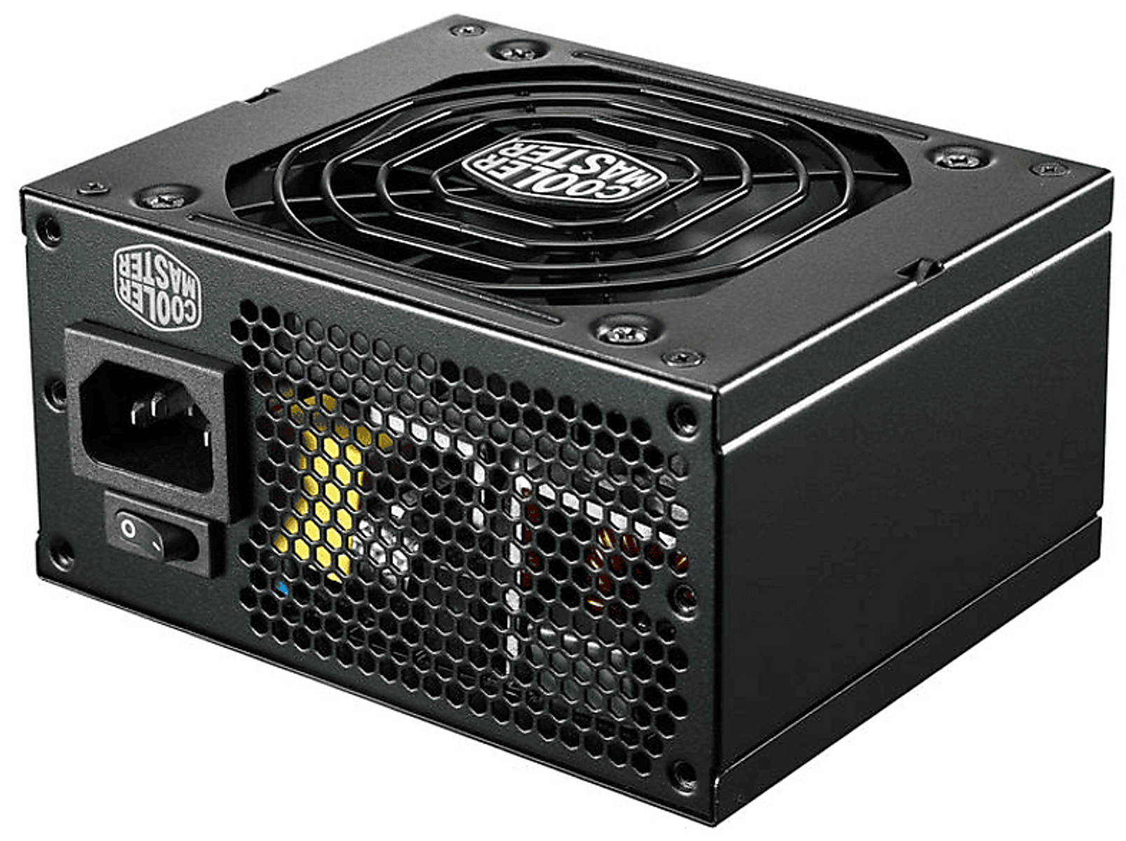 Un alimentatore Cooler Master nero. Ha una ventola e un interruttore.