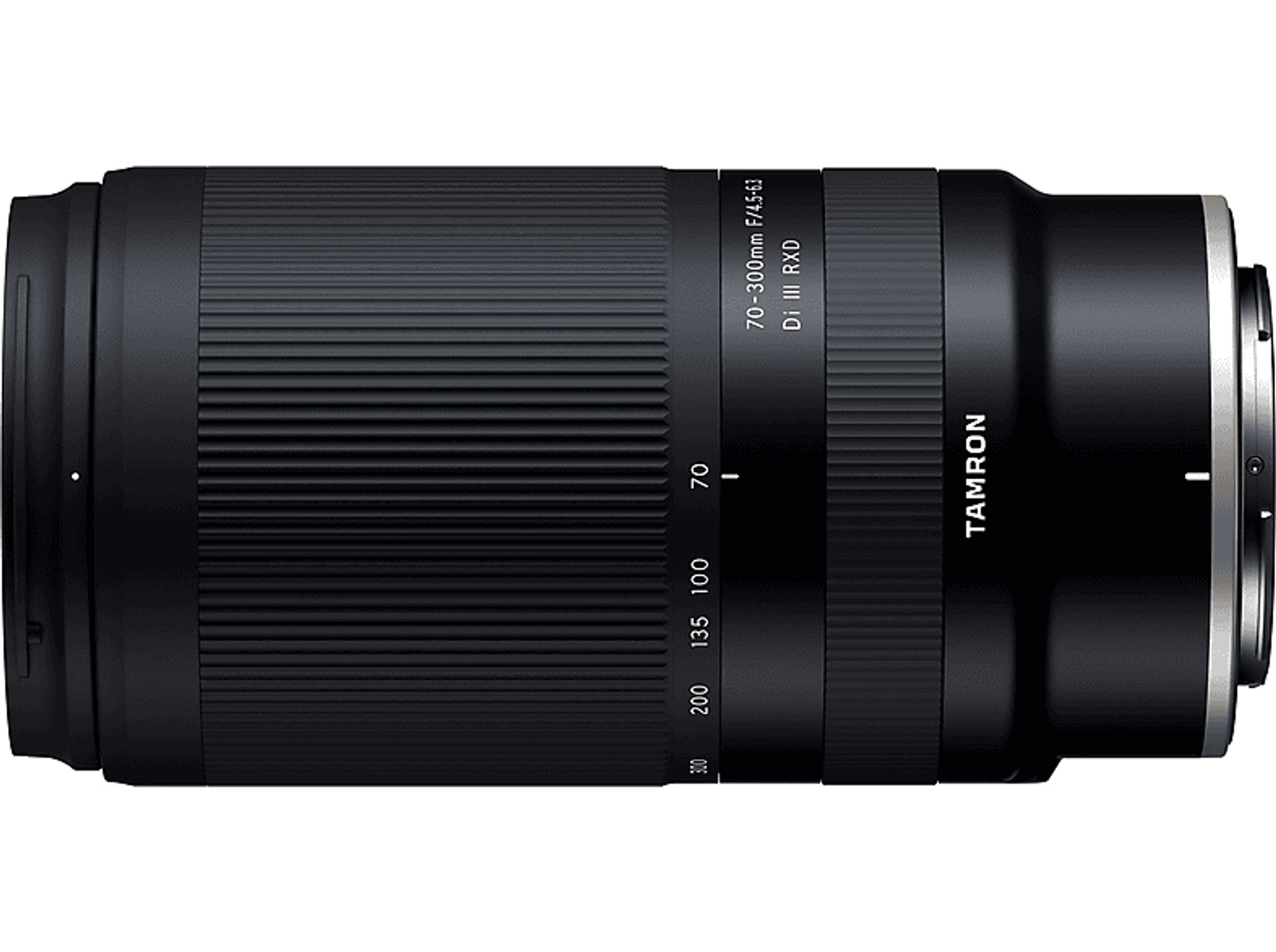 Czarny obiektyw aparatu. Posiada odległości ogniskowania od 70 do 300 mm, widoczna marka Tamron.