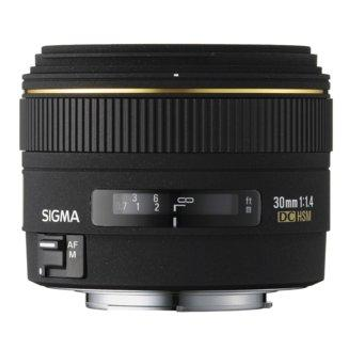 Czarny obiektyw Sigma 30mm f/1.4. Posiada ustawienia ostrości i przysłony oraz złoty pierścień.