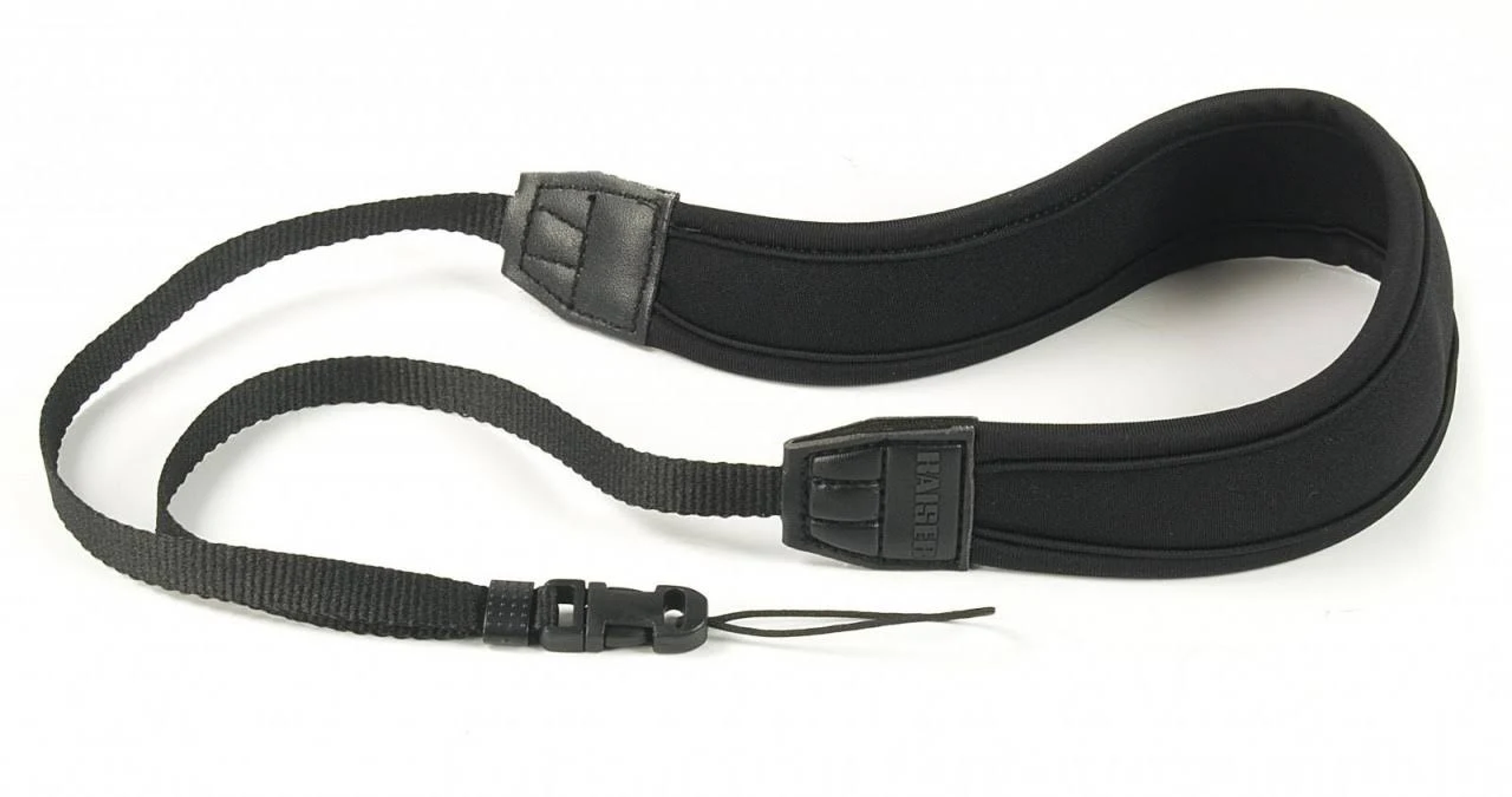 Czarny pasek do aparatu. Szeroka, wyściełana część i cienki pasek z klamrą.