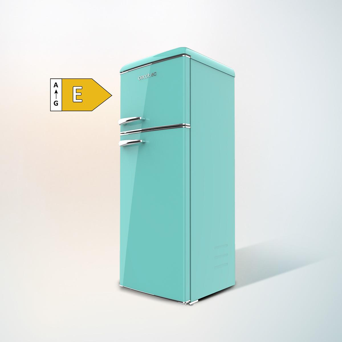 Un refrigerador turquesa de estilo retro, con una etiqueta de eficiencia energética.