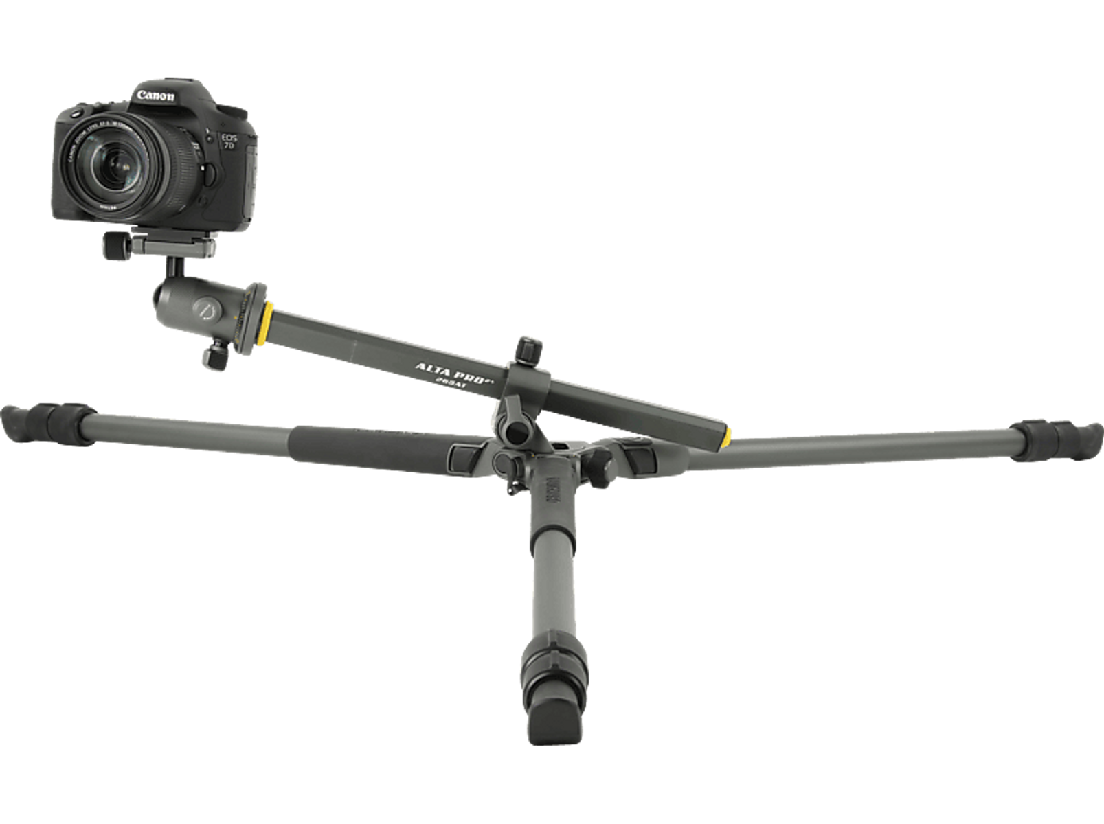 Aparat i obiektyw zamontowane na statywie z regulowanymi nogami.