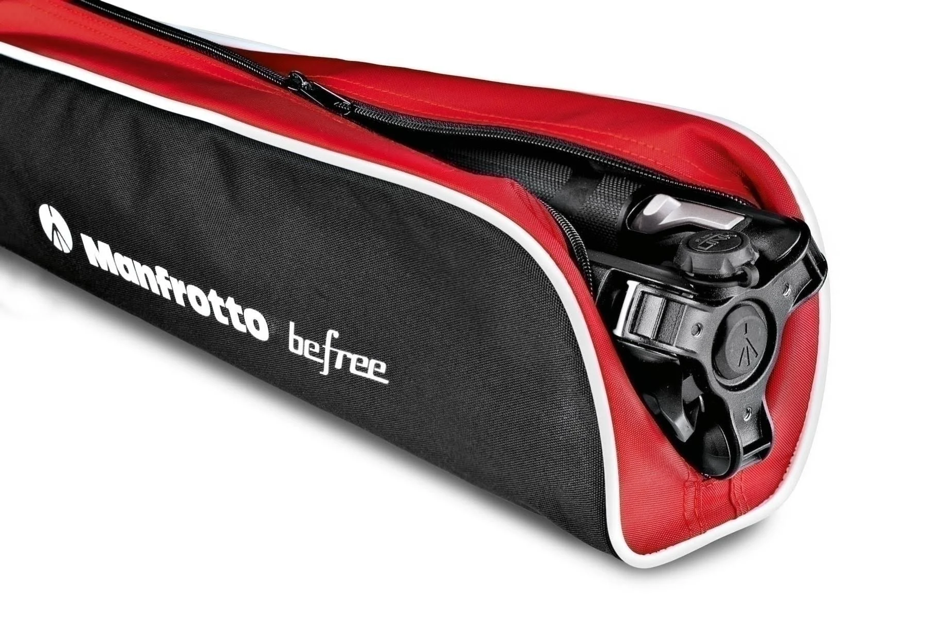 Bolsa para trípode negra y roja con trípode dentro. Logotipo Manfrotto befree visible.