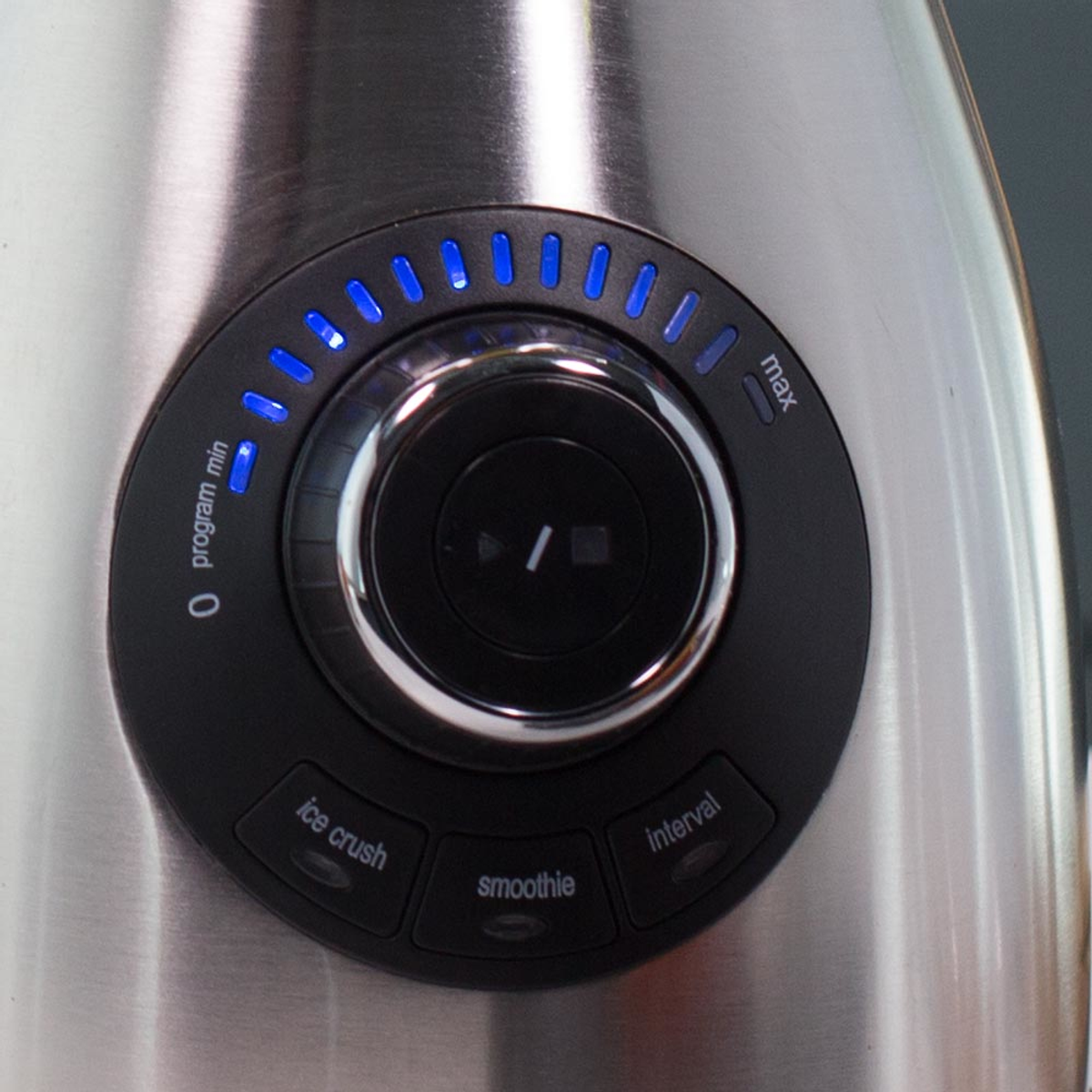 Nahaufnahme der Mixer-Bedienelemente: Programm min, max, Ice Crush, Smoothie und Intervall.
