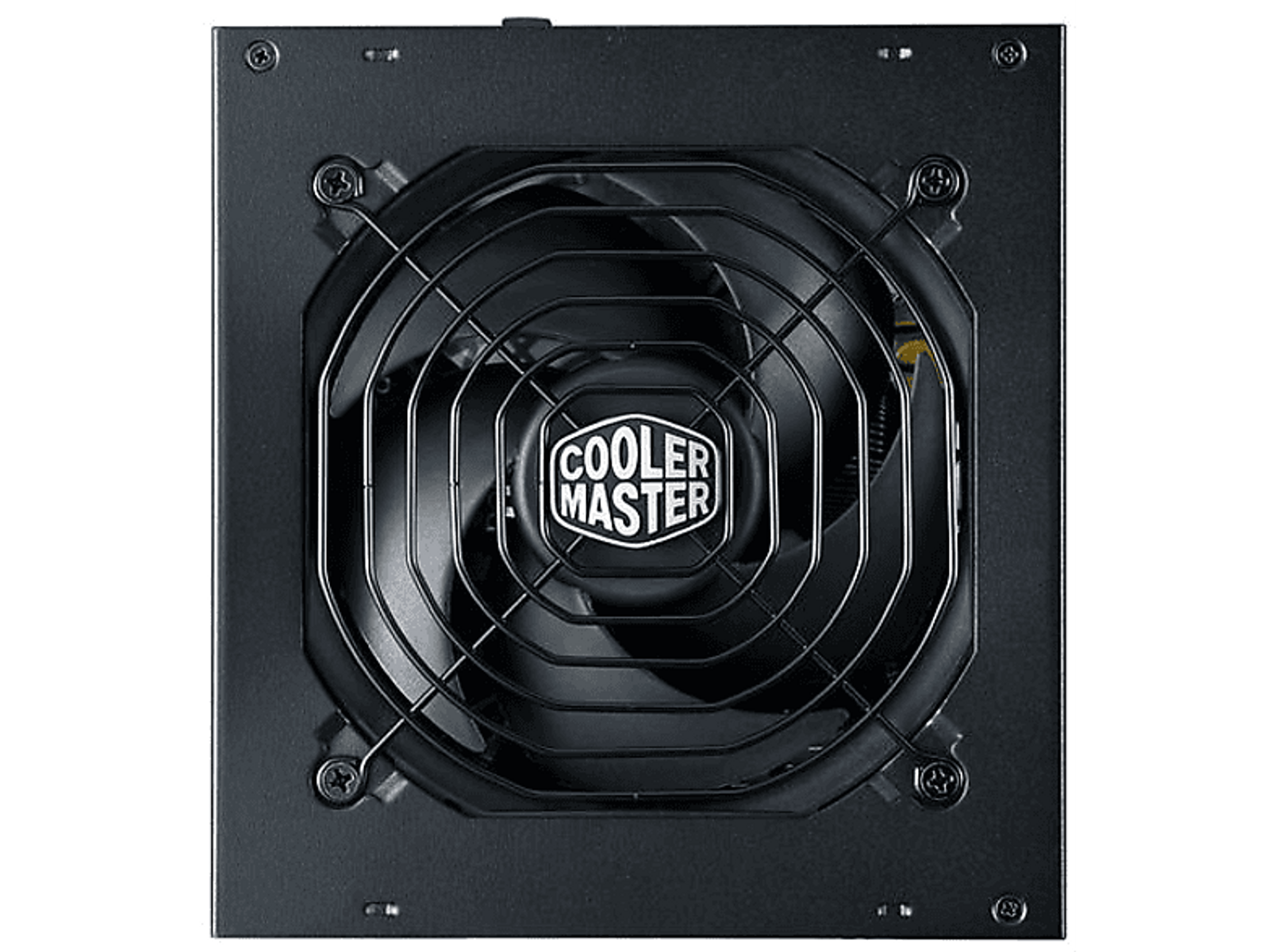 Vista dall'alto di un alimentatore Cooler Master nero con ventola. Sfondo bianco.