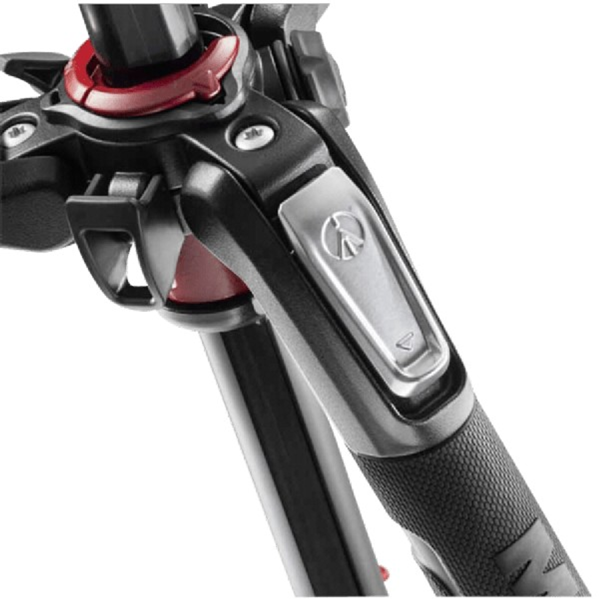 Zbliżenie czarnej nogi statywu ze srebrnym i czerwonym mechanizmem blokującym.