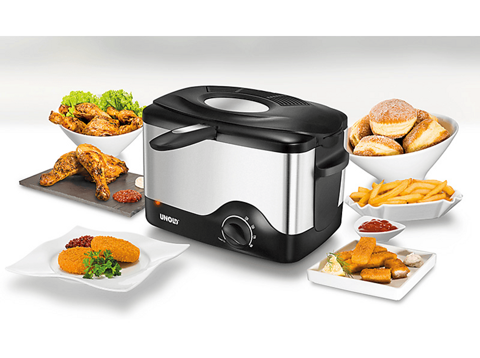 Frytownica z kurczakiem, nuggetsy i frytki. Różne sosy i ciasta są ułożone.