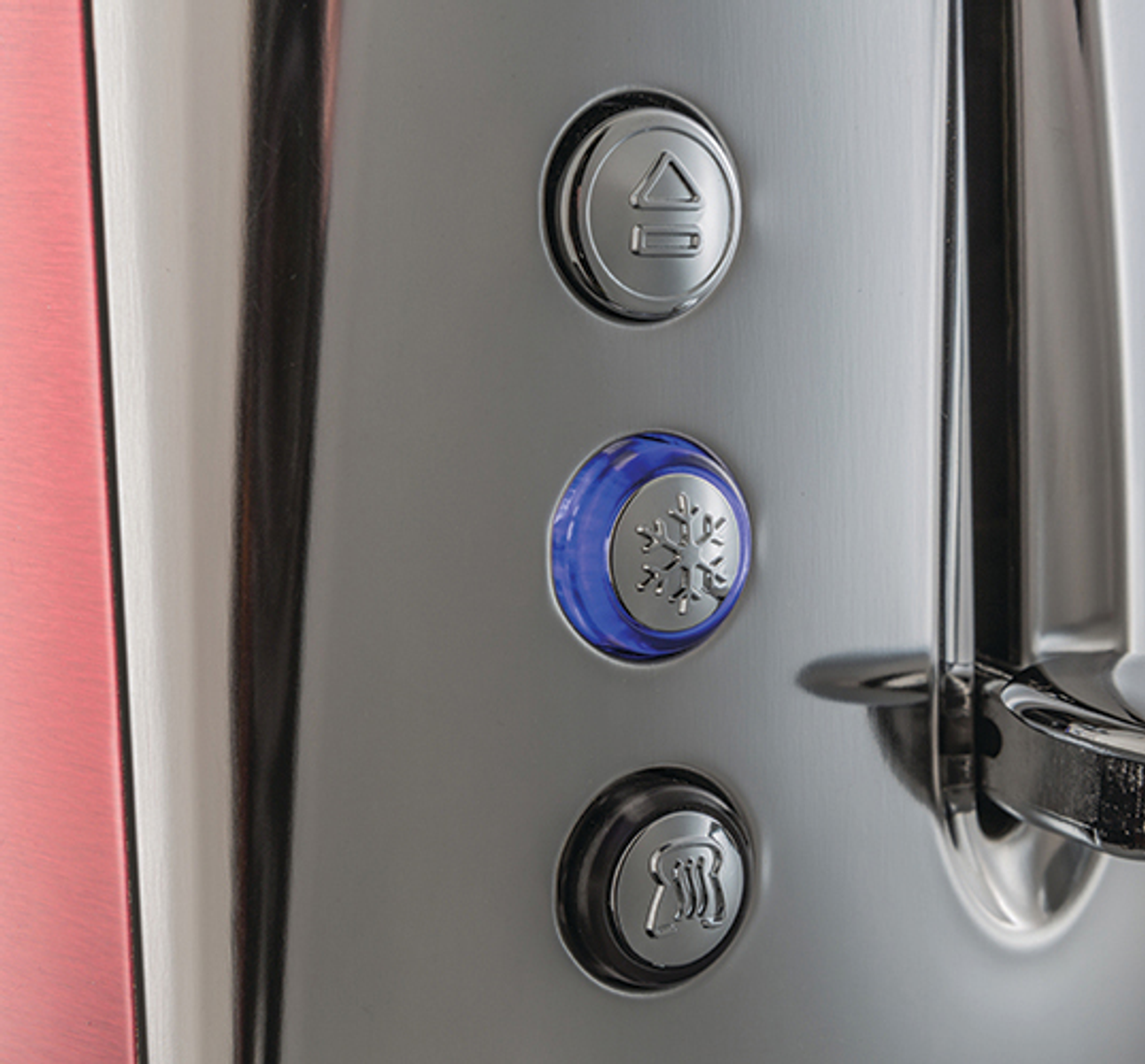 Nahaufnahme eines Kühlschrank-Bedienfelds mit Tasten, einschließlich eines Schneeflockensymbols.