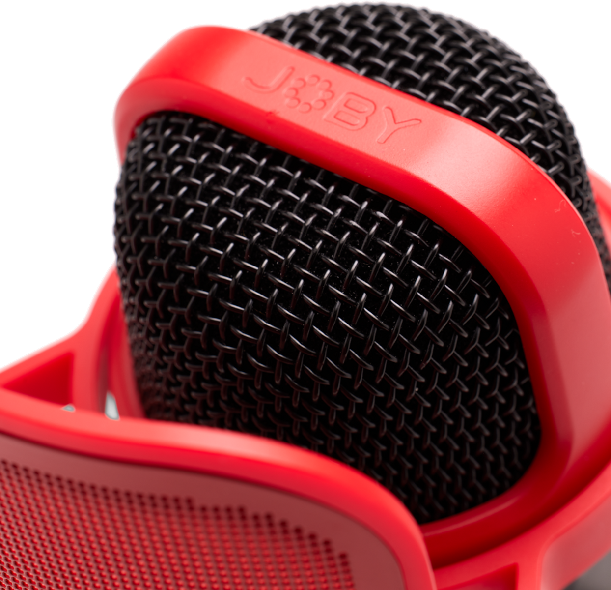 Primer plano de un micrófono rojo con una cubierta de malla negra. La marca JBBY está en el marco rojo.