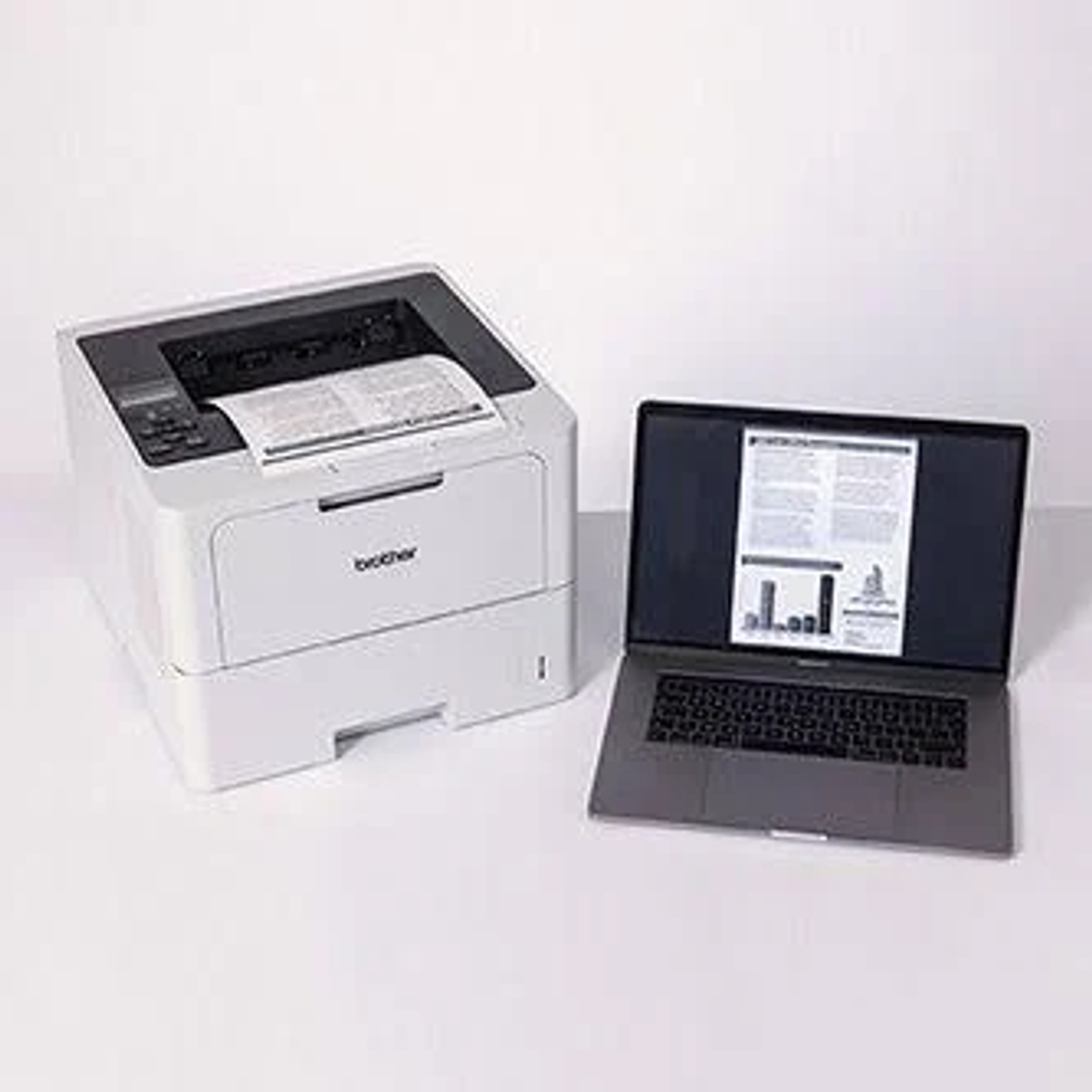 Etykieta energetyczna dla telewizora. Etykieta pokazuje informacje o efektywności energetycznej.