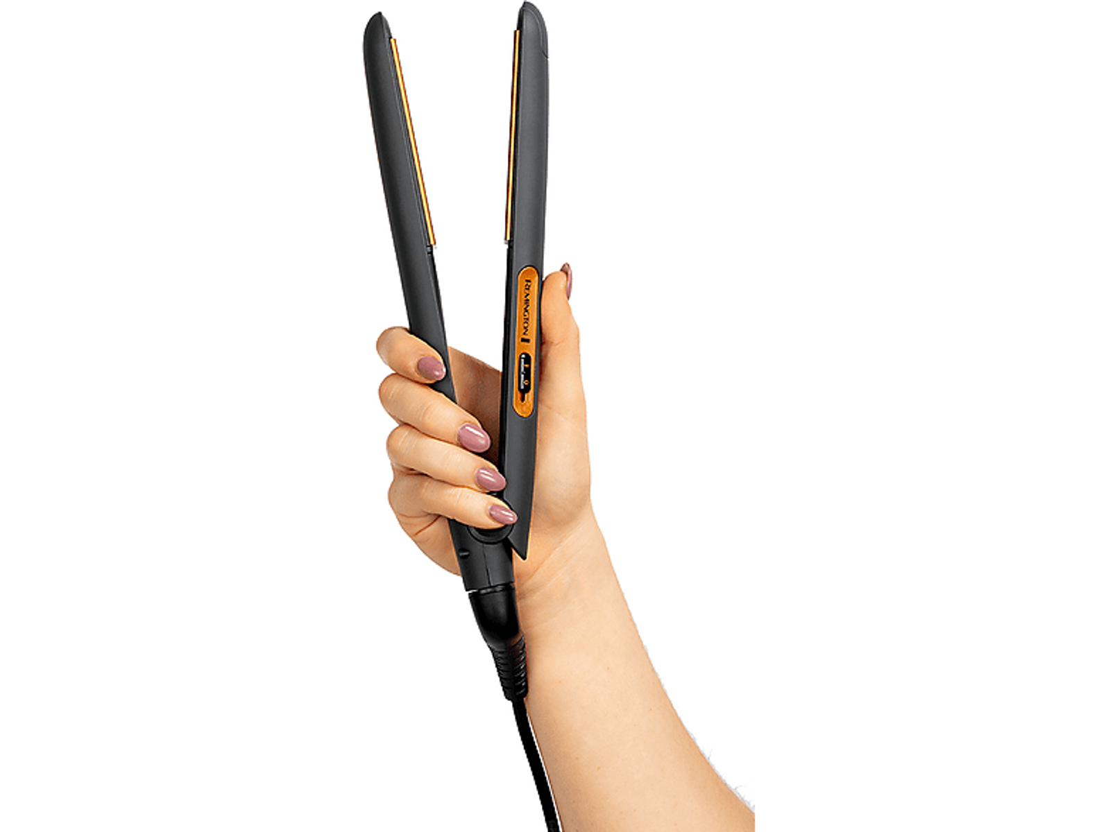 Dłoń osoby trzymająca czarną i złotą prostownicę do włosów.