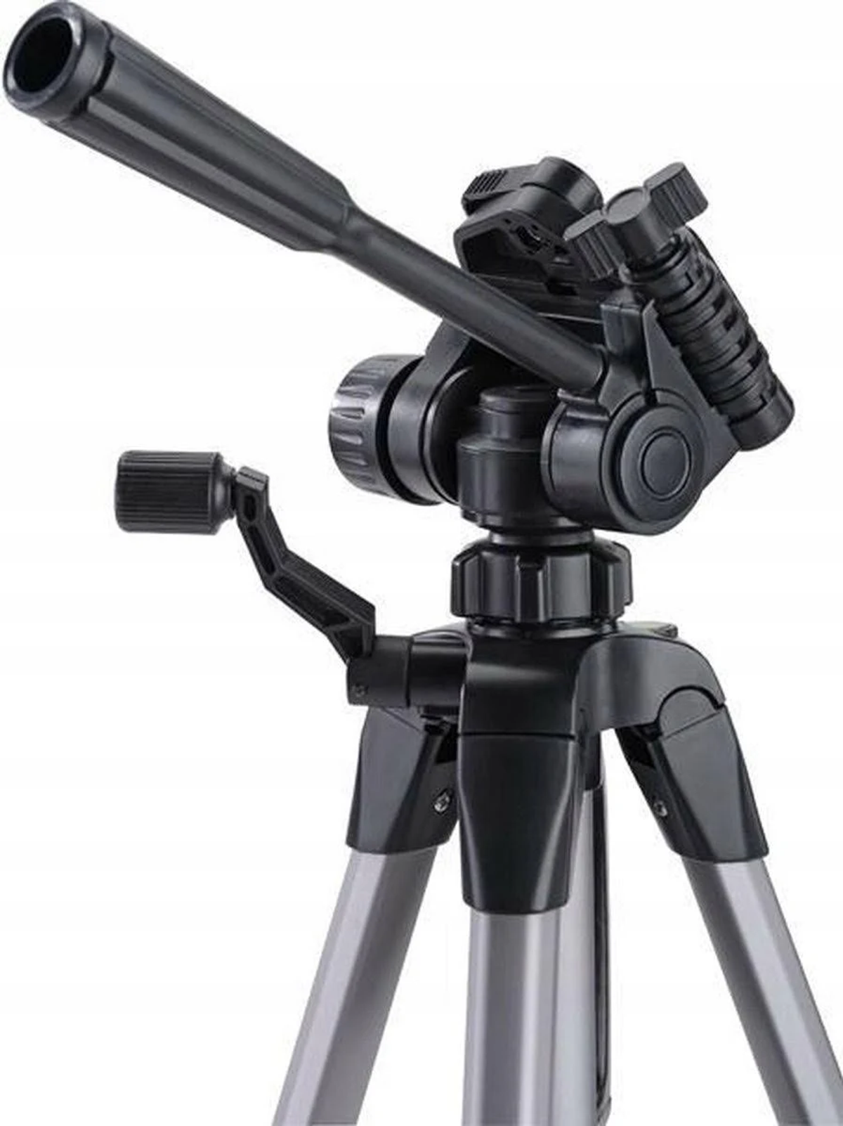 Czarny statyw ze srebrnymi nogami, z regulowanymi uchwytami i obracaną głowicą do mocowania aparatu.
