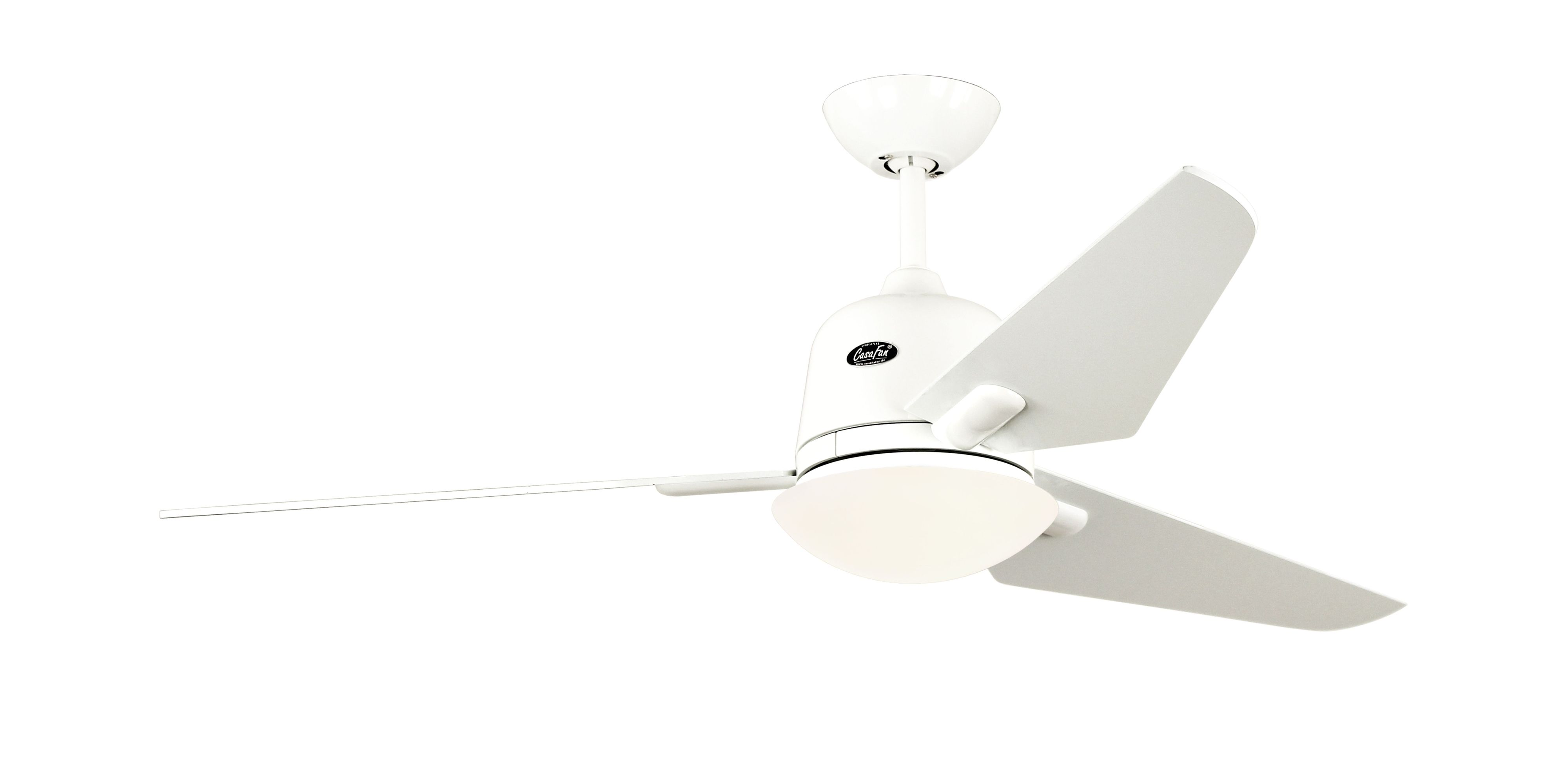 Ventilatore da soffitto bianco con tre pale. Una luce è integrata sotto l'alloggiamento del motore.