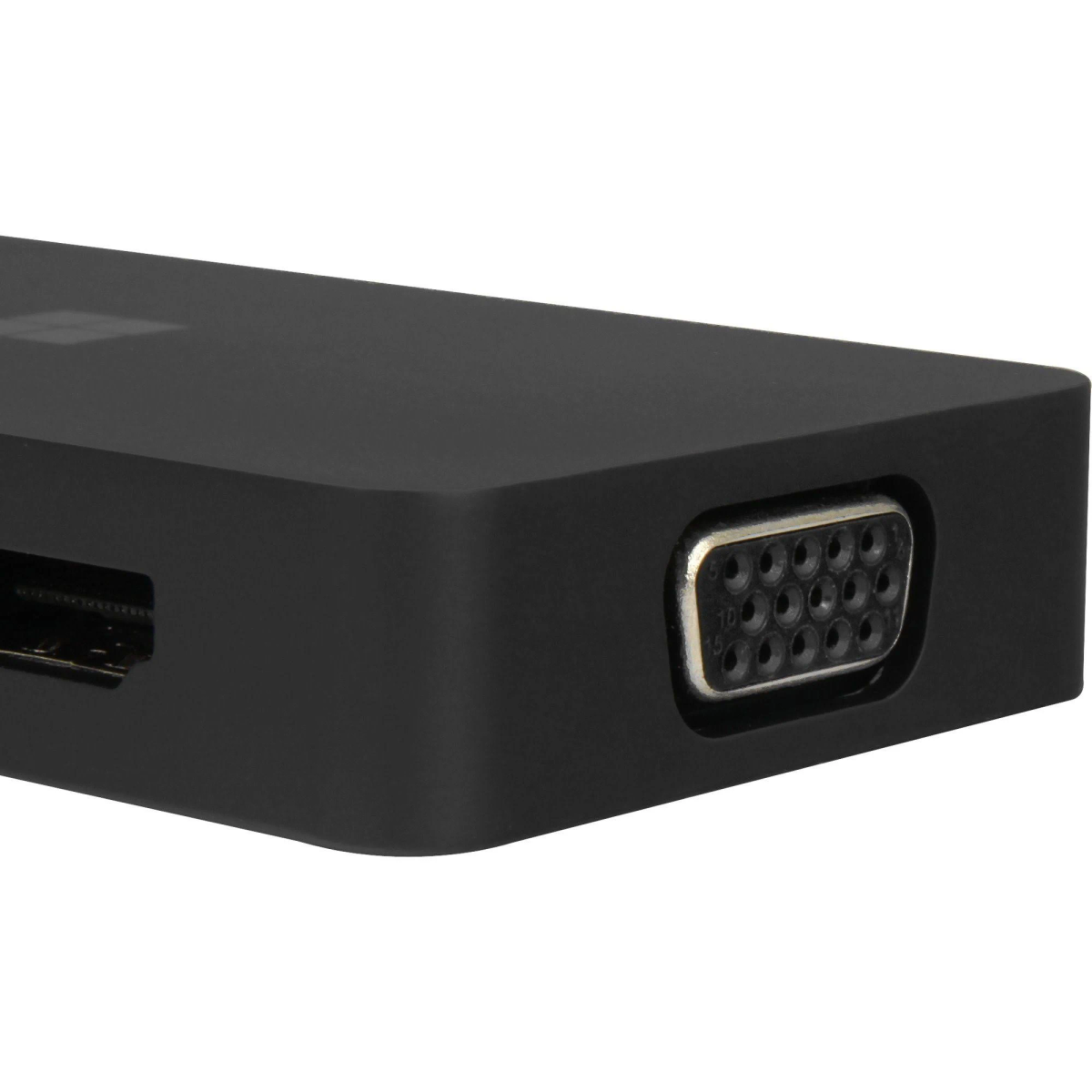 Nahaufnahme eines schwarzen Microsoft-Geräts mit VGA-Anschluss. Dunkle Oberfläche.