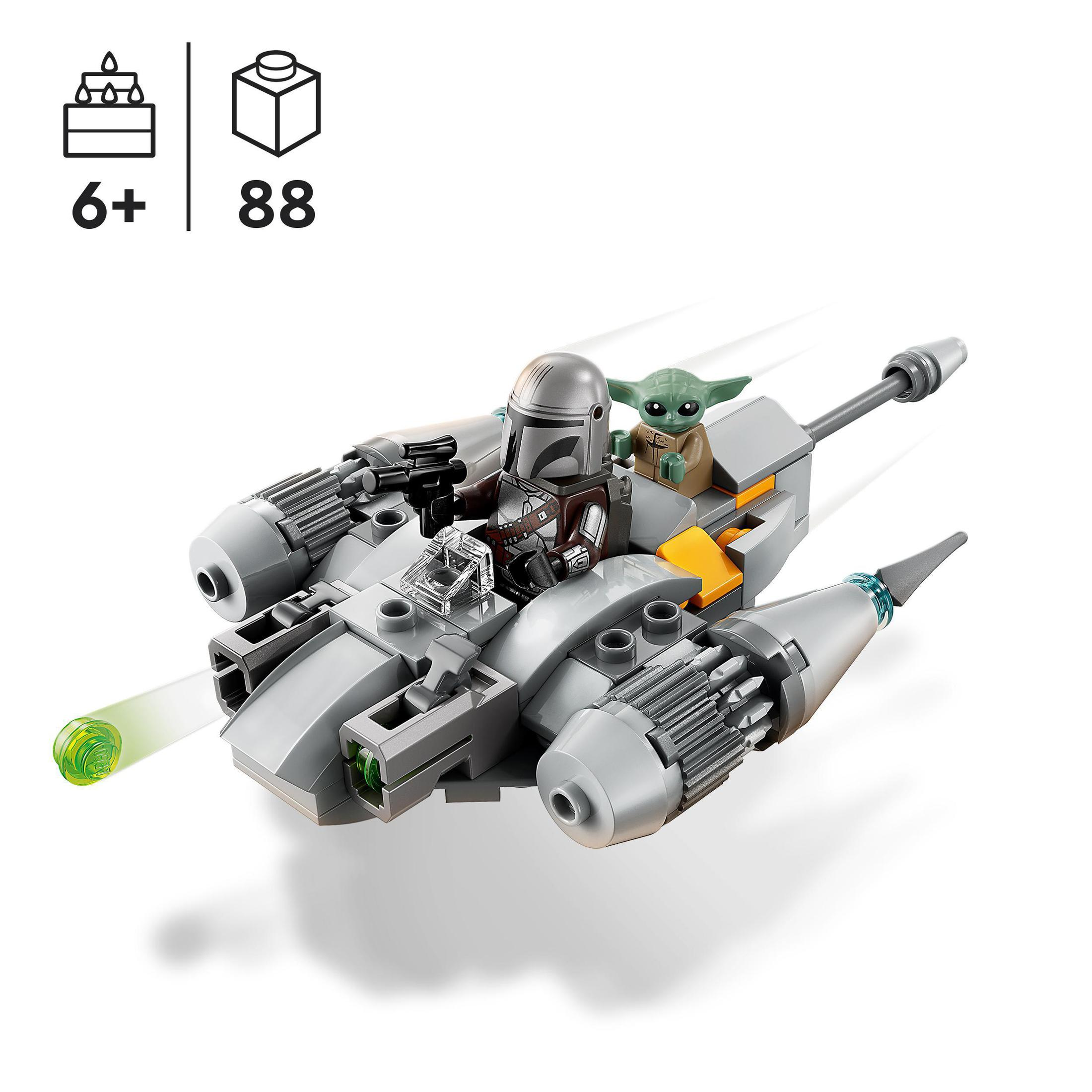 Lego Star Wars Fahrzeug mit zwei Figuren und einem grünen Projektil. Weißer Hintergrund.