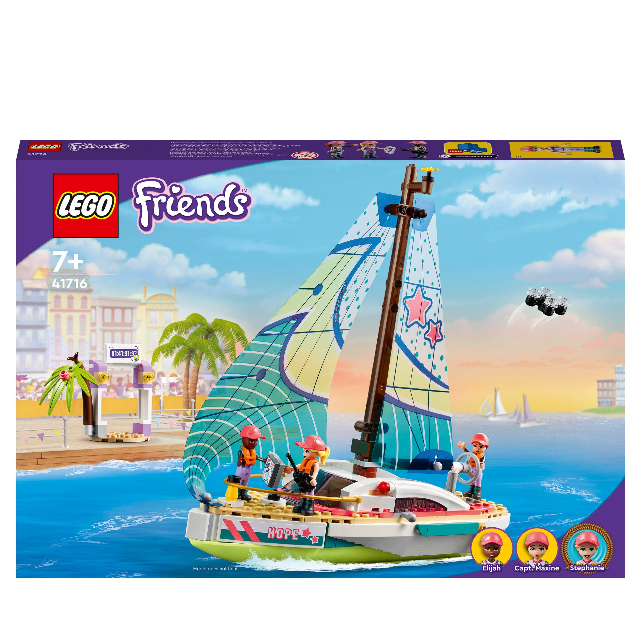 Lego Friends doos met een zeilboot en drie figuren. De achtergrond toont een strandscène.