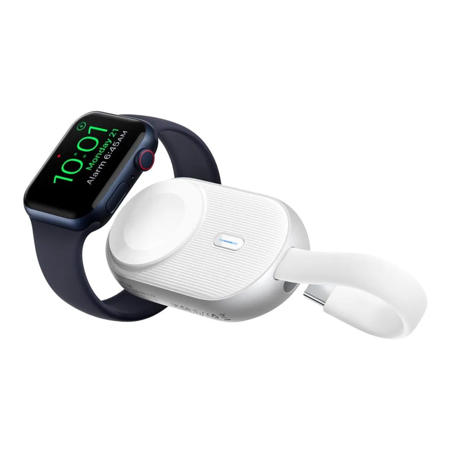 Apple Watch und weißes Ladegerät. Uhr zeigt Zeit, Ladegerät ist zylindrisch, mit USB-C-Anschluss.