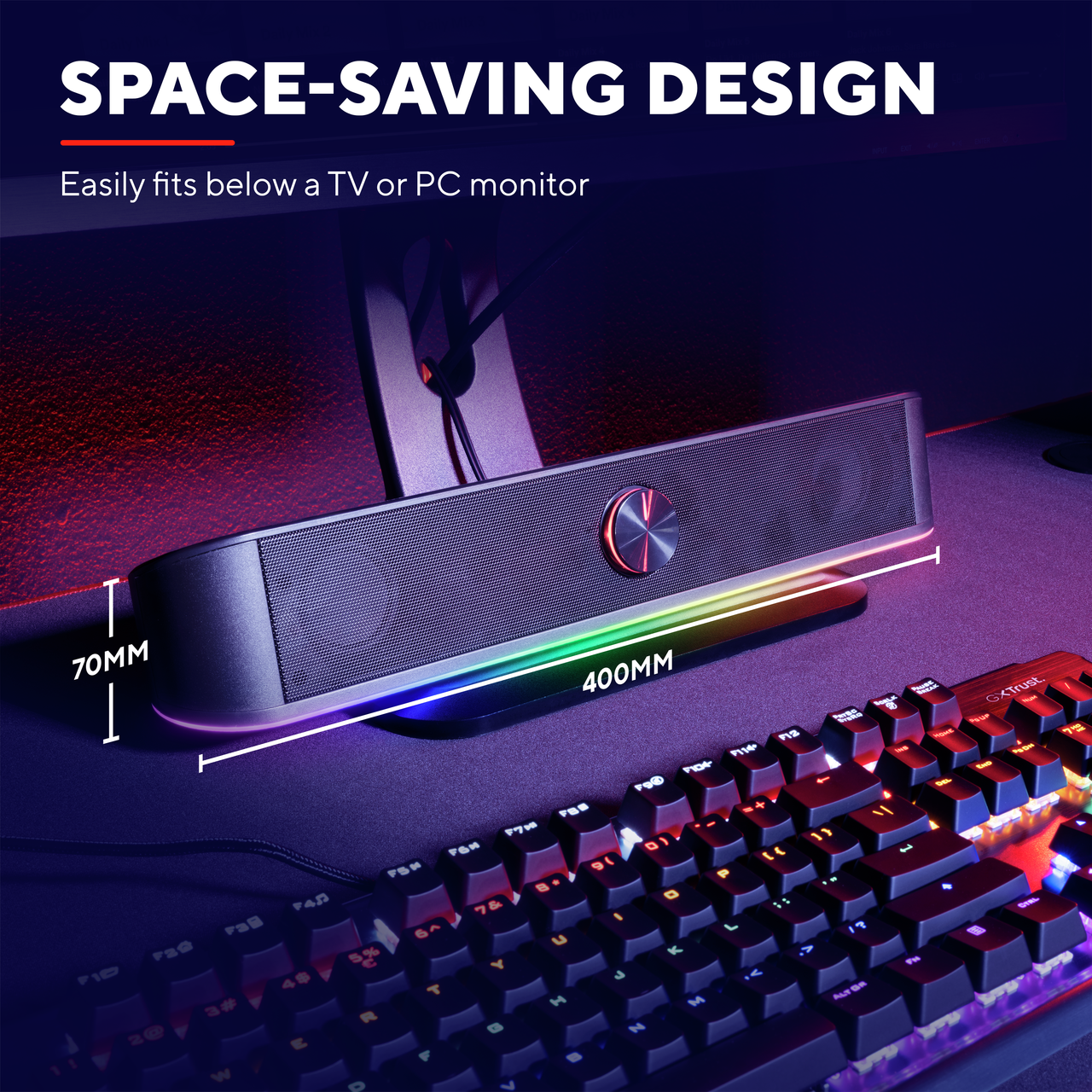 Czarny soundbar ze światłem tęczowym. Tekst: Oszczędzająca miejsce konstrukcja. Łatwo mieści się pod telewizorem.