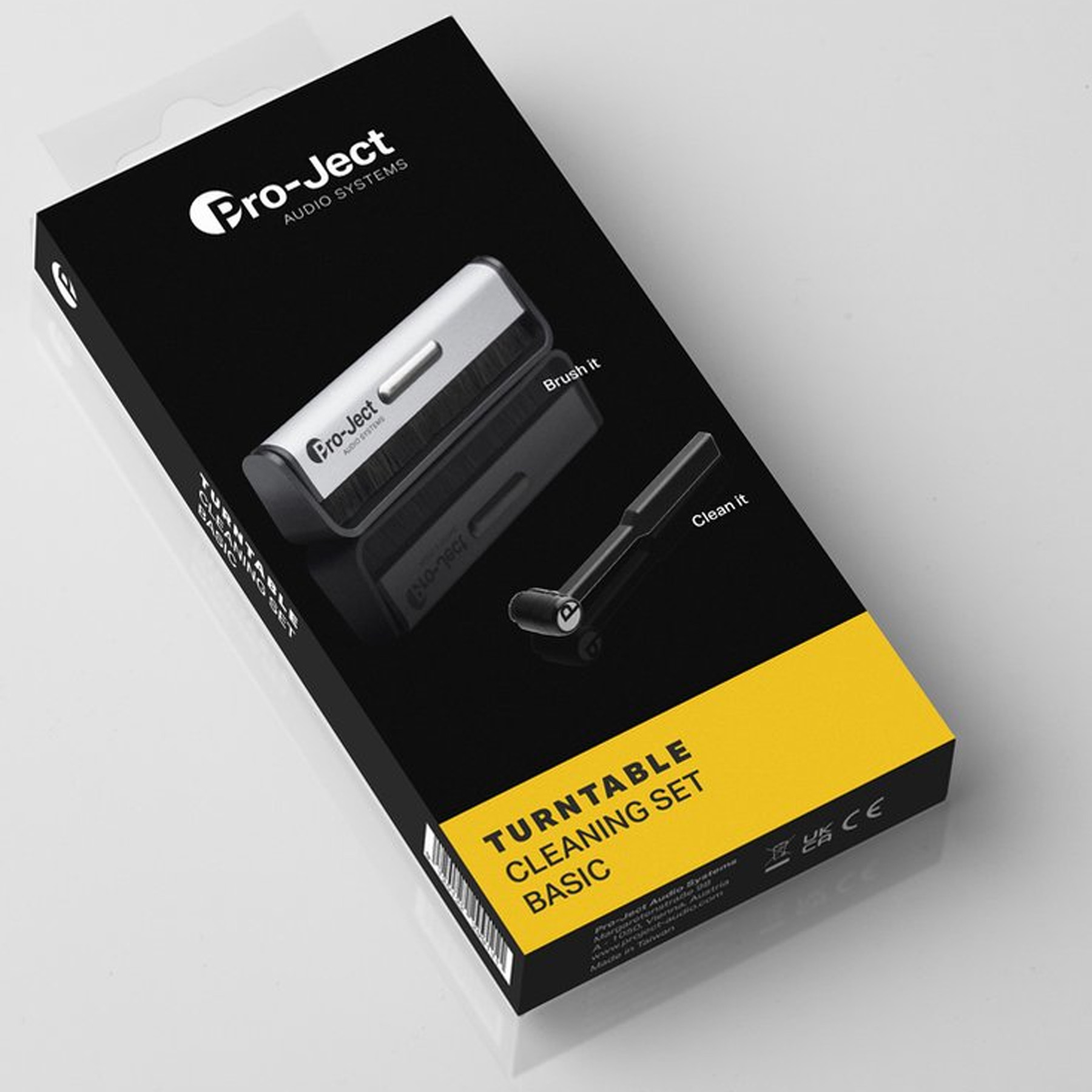 Czarny zestaw do czyszczenia gramofonu z pędzlem i narzędziem.