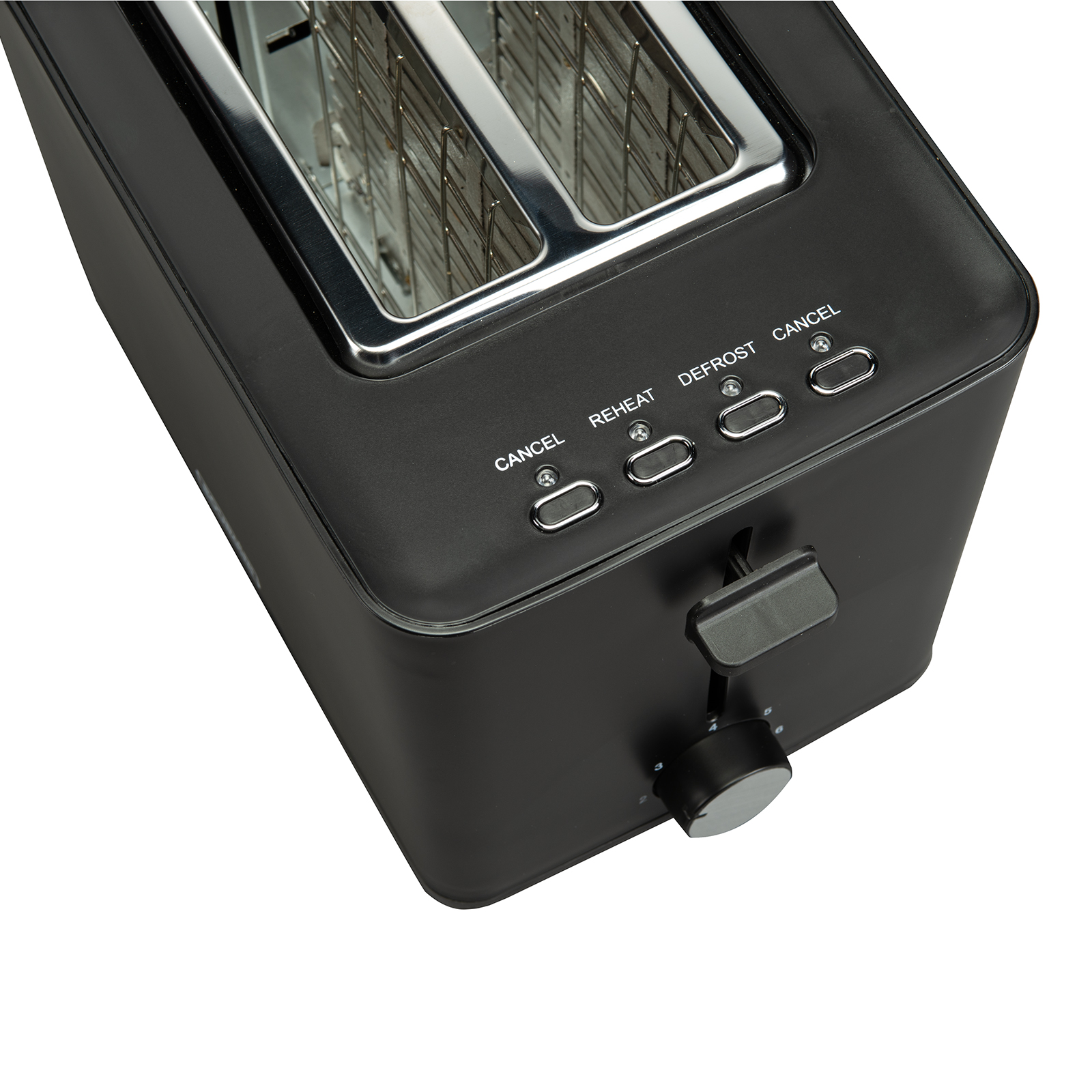 Czarny toster z przyciskami sterowania na górze. Srebrne szczeliny są widoczne. Białe tło.