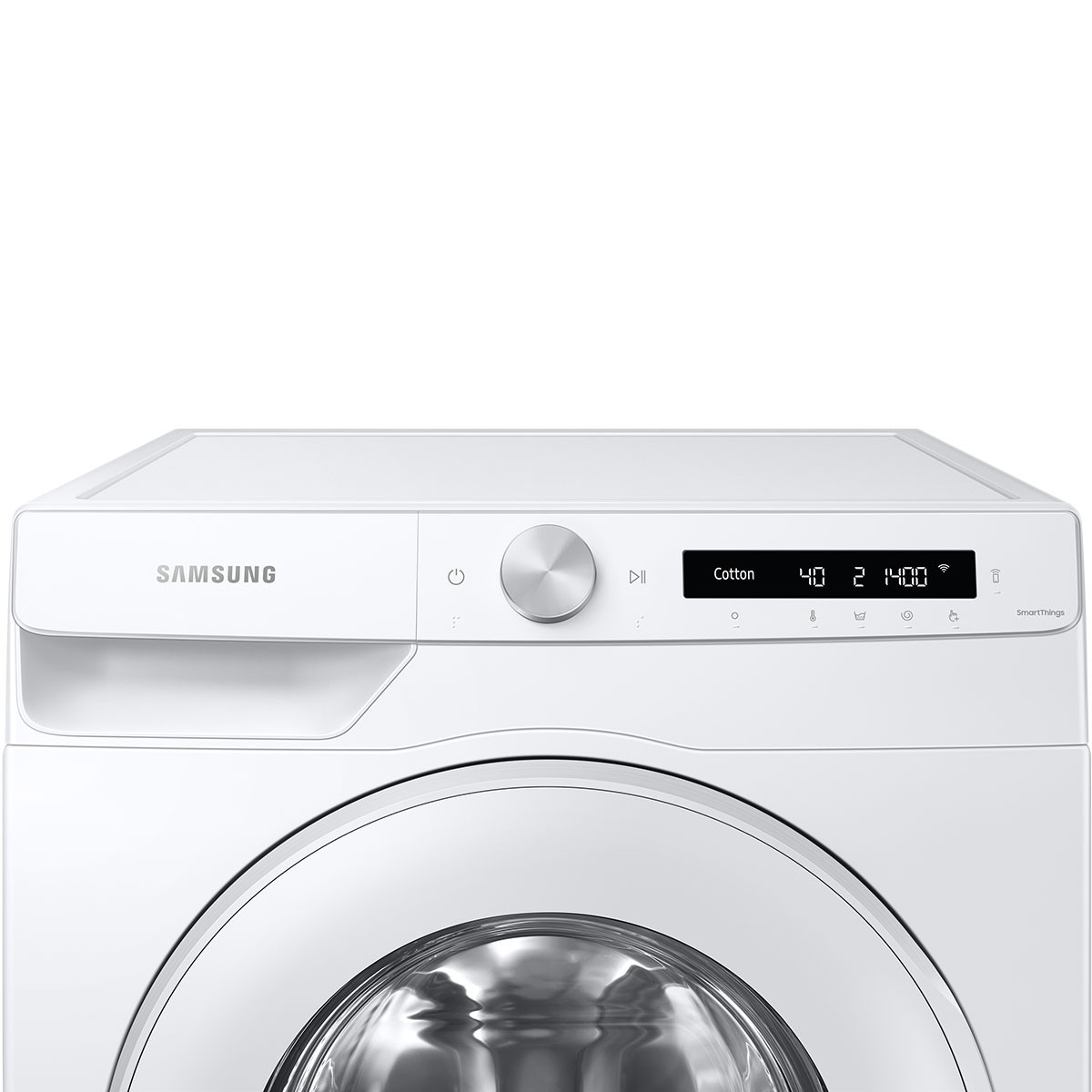Biała pralka Samsung. Posiada panel sterowania z wyświetlaczem i centralnym pokrętłem oraz okrągłe drzwiczki.