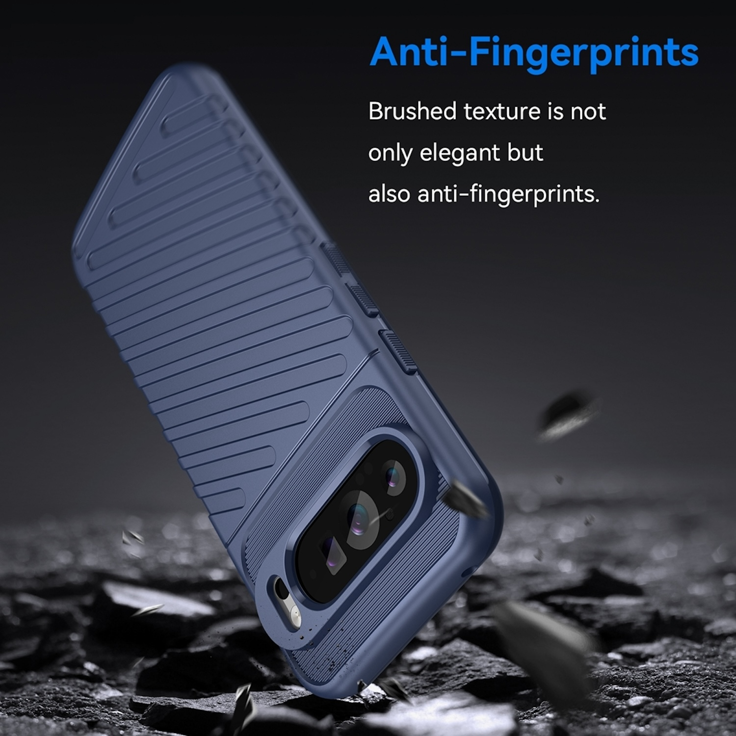 Eine blaue Handyhülle mit gebürsteter Textur. Text: Anti-Fingerprints.