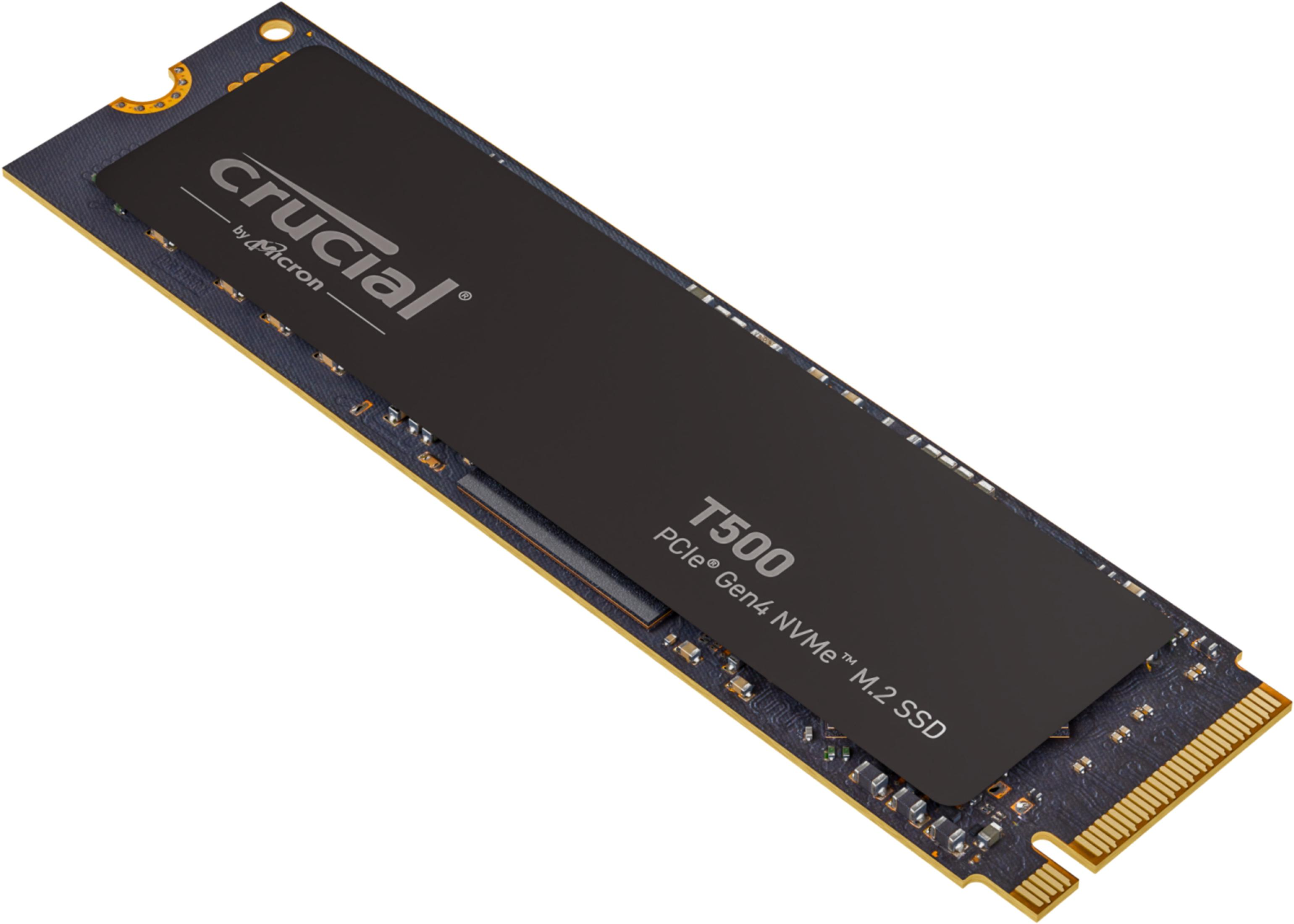 Dysk SSD Crucial T500 NVMe M.2, czarny z białym tekstem, na niebiesko-złotej płytce drukowanej, odizolowany.