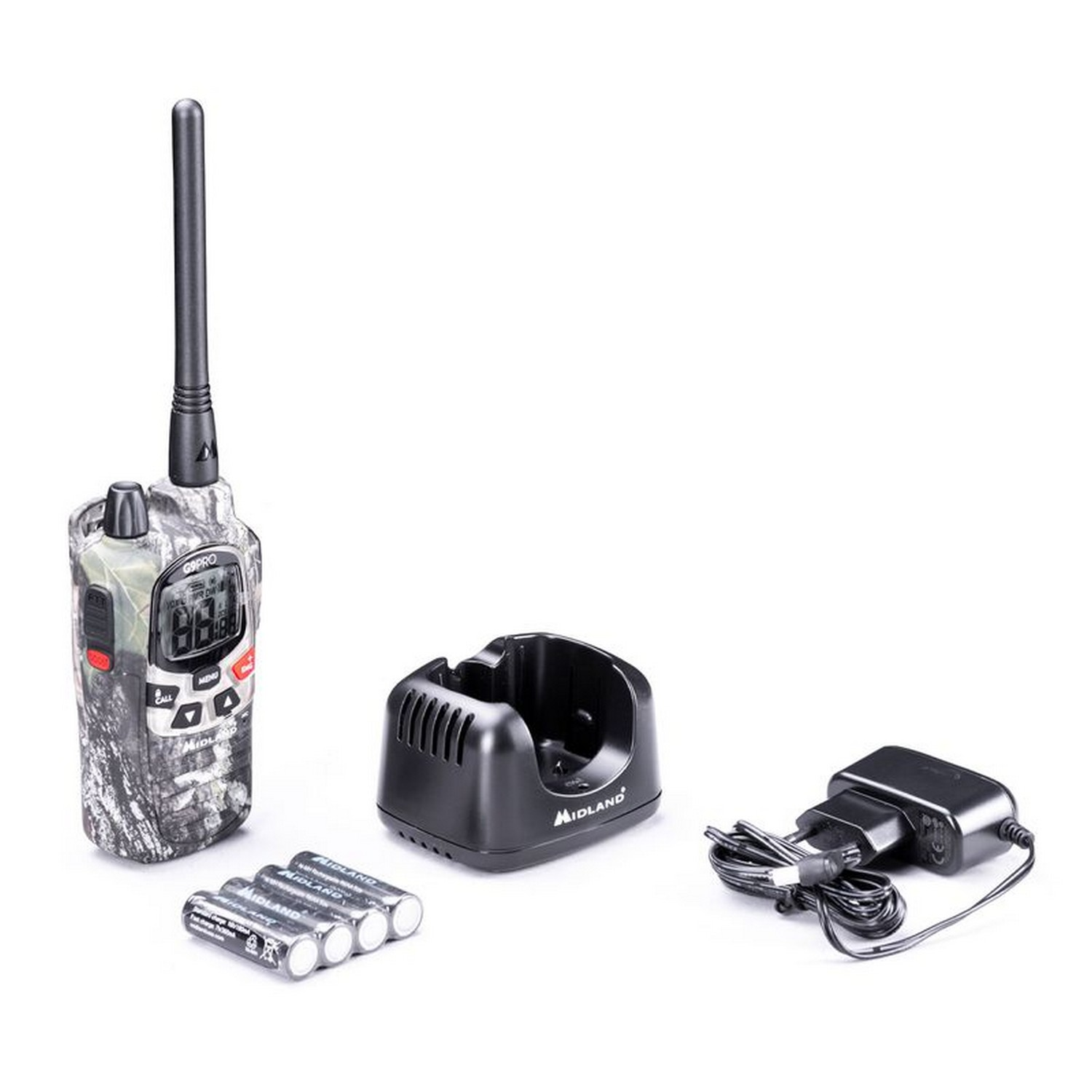 Walkie-talkie con diseño de camuflaje, cargador y baterías. Cargador y baterías negros sobre fondo blanco.