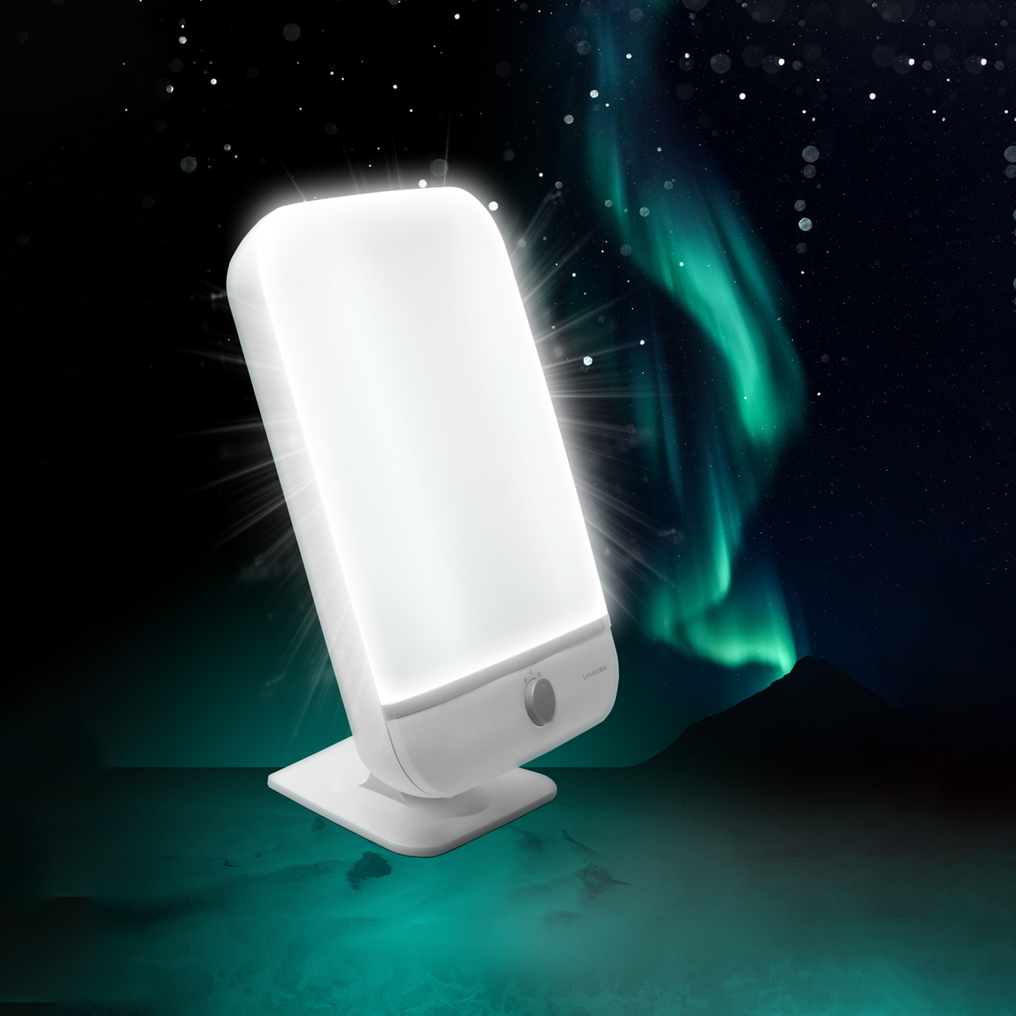 Biała lampa do fototerapii świeci jasno na tle nocnego nieba i zorzy.