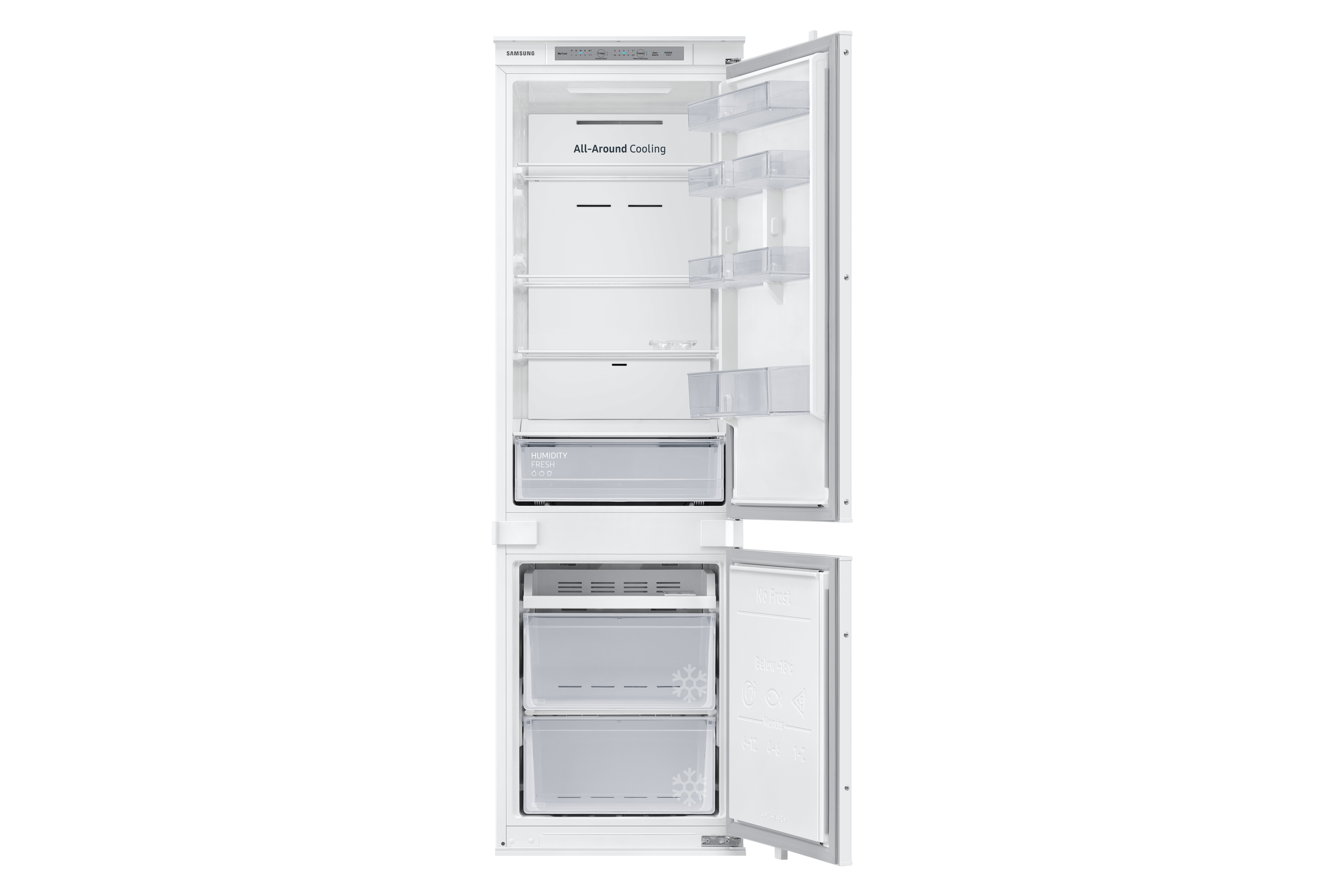 Frigorifero bianco con ante aperte. All'interno ci sono ripiani, cassetti e generi alimentari visibili.